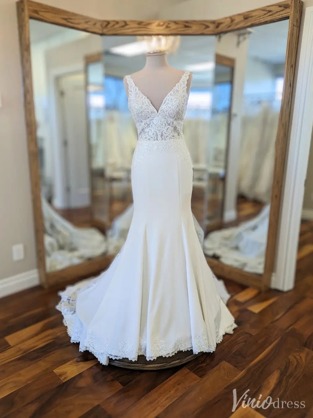 Lace Illusion V-Neck Wedding Dress with Crepe Skirt and Sheer Cutout Train – VW2559-wedding dresses 2025 -Viniodress-White-Custom Size-
