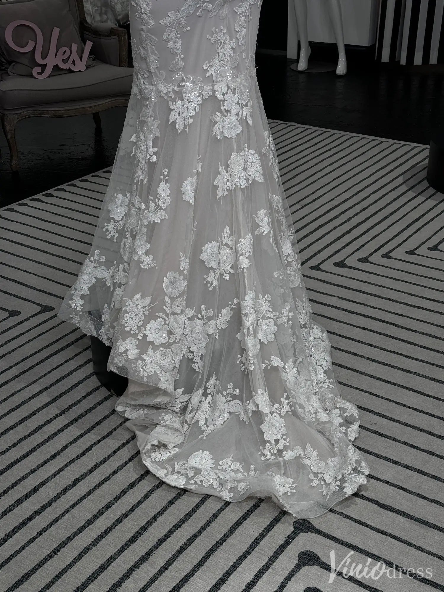 Lace Mermaid Wedding Dress with Illusion Tulle Sleeves & Floral Appliqué – VW2508-wedding dresses 2025 -Viniodress-White-Custom Size-