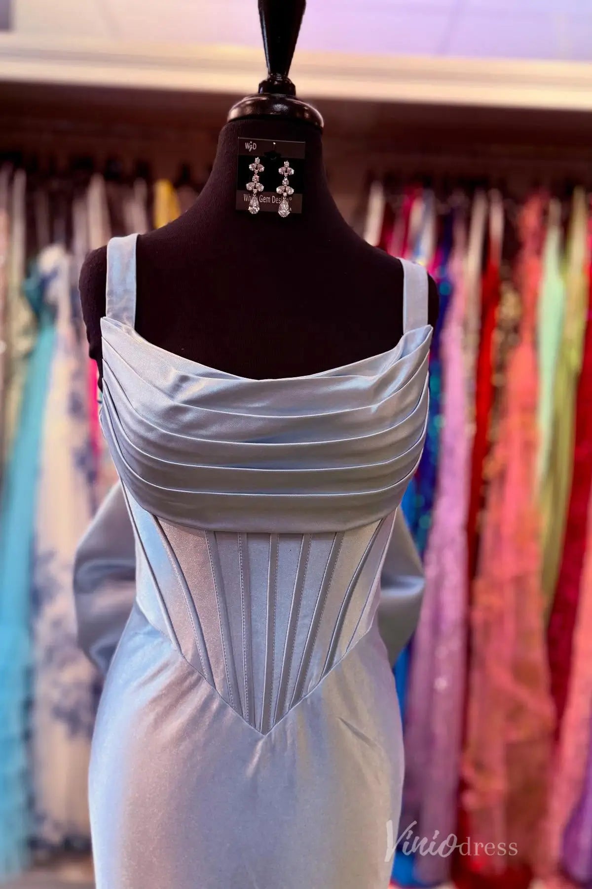 Lavender Strapless Satin Prom Dress with Corset Bodice, Dramatic Back Bow, and Flared Train – SS094-prom dresses 2025 -Viniodress-Lavender-Custom Size-