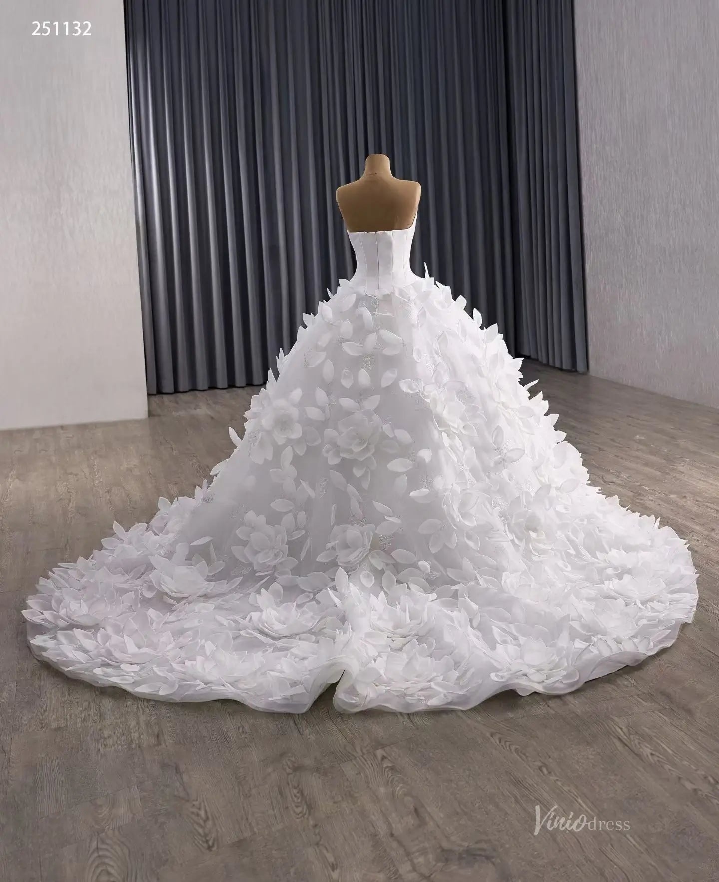 Luxury Handmade Petal Wedding Dresses | Basque Waist Bridal Gown with 3D Flowers, Corset Back & 1m Train 251132-wedding dresses 2025 -Viniodress-Ivory-Custom Size-