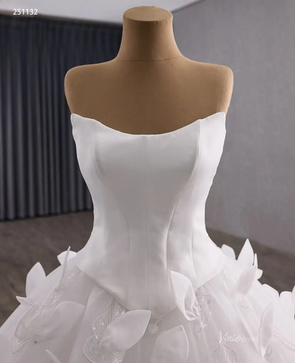 Luxury Handmade Petal Wedding Dresses | Basque Waist Bridal Gown with 3D Flowers, Corset Back & 1m Train 251132-wedding dresses 2025 -Viniodress-Ivory-Custom Size-