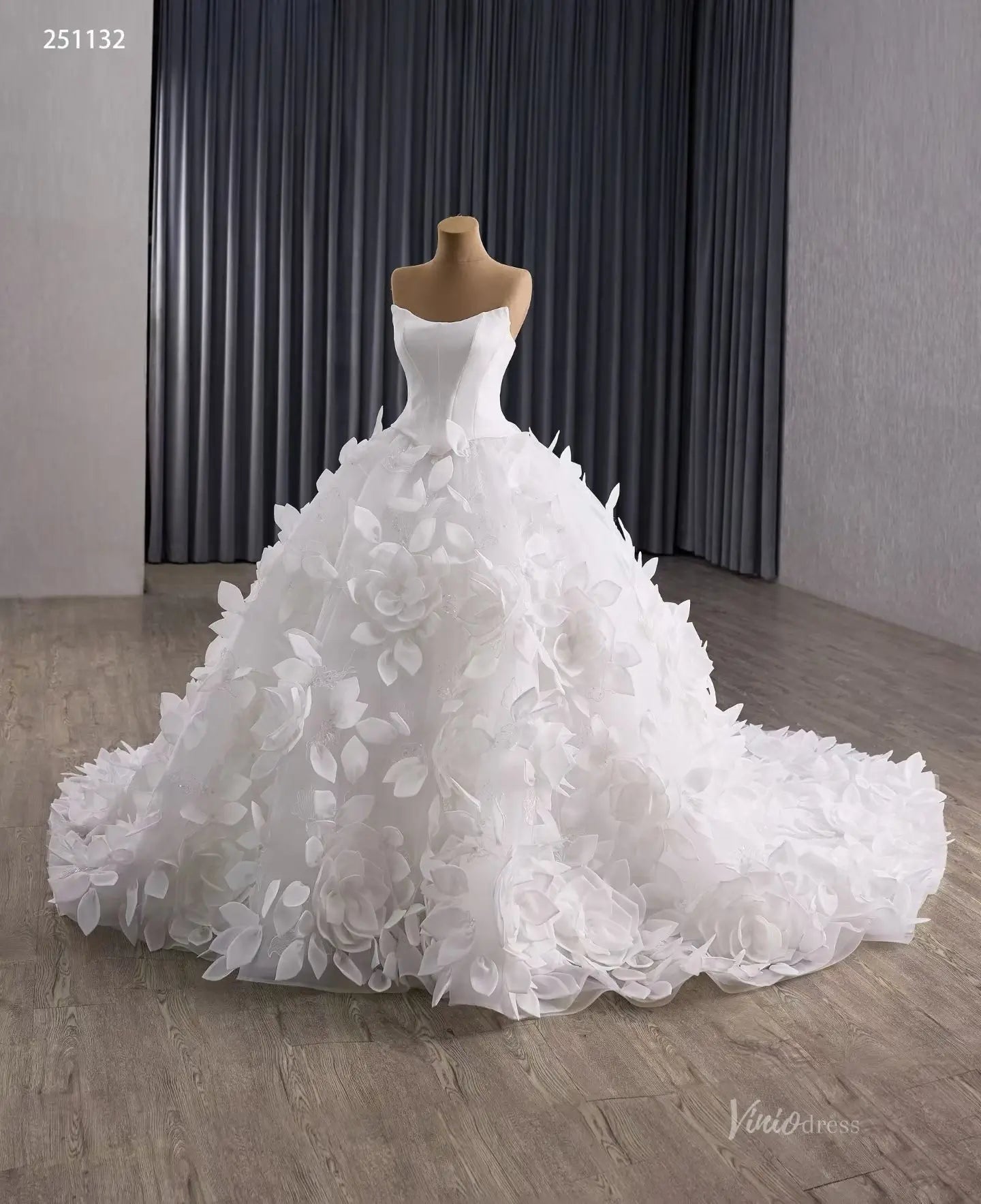 Luxury Handmade Petal Wedding Dresses | Basque Waist Bridal Gown with 3D Flowers, Corset Back & 1m Train 251132-wedding dresses 2025 -Viniodress-Ivory-Custom Size-