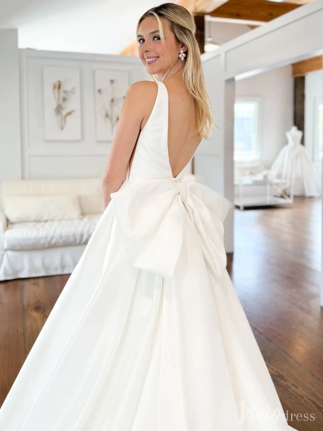 Modern A-Line Wedding Dress with Square Neckline and Oversized Bow – VW2529-wedding dresses 2025 -Viniodress-White-Custom Size-