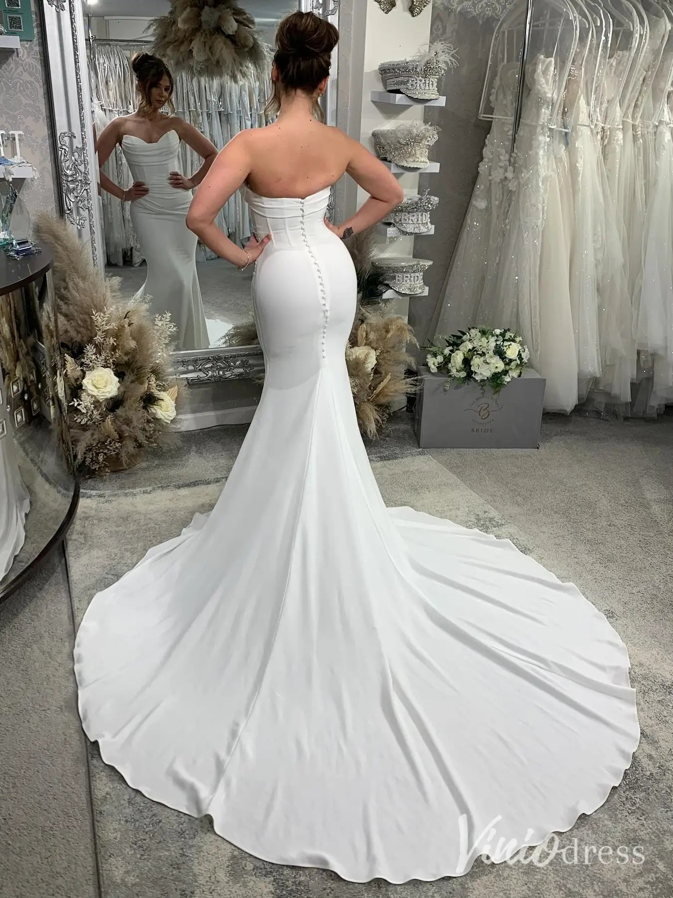 Modern Crepe Mermaid Wedding Dress with Sweetheart Neck, Draped Bodice, Chapel Train – MN122-wedding dresses 2025 -Viniodress-Ivory-Dress Only-Custom Size