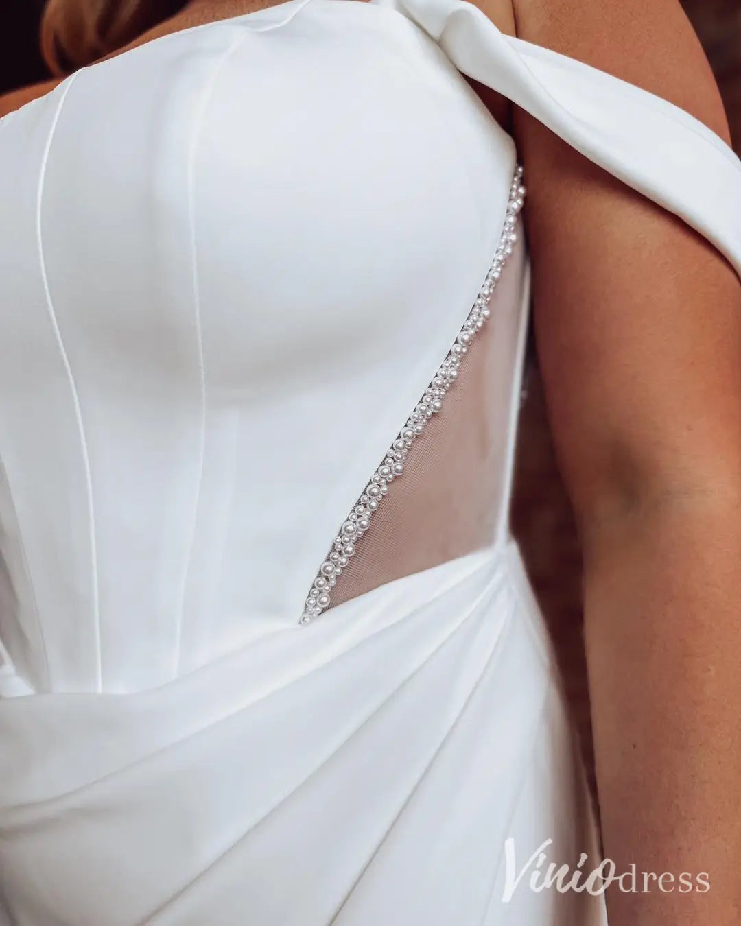 Modern Crepe Wedding Dress with Basque Waist, Sheer Pearl Corset, Slit – MN125-wedding dresses 2025 -Viniodress-Ivory-Custom Size-