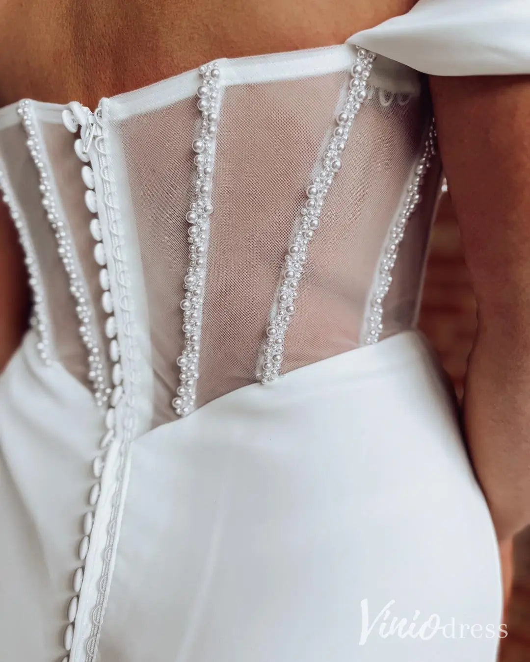 Modern Crepe Wedding Dress with Basque Waist, Sheer Pearl Corset, Slit – MN125-wedding dresses 2025 -Viniodress-Ivory-Custom Size-