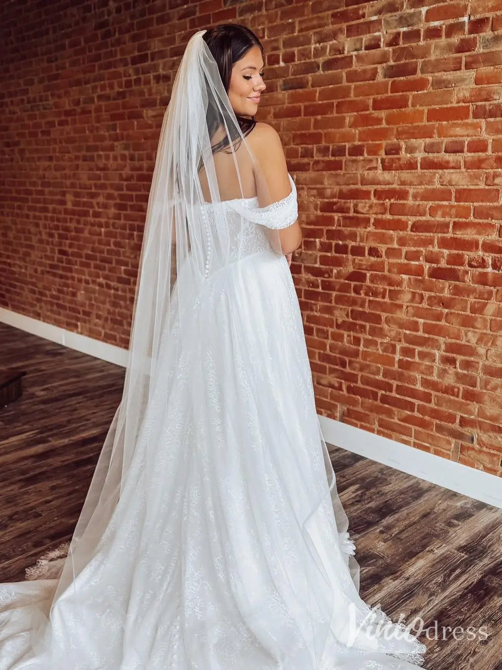 Off Shoulder Lace Basque Waist Wedding Dress with Slit, Veil,Boned Bodice - LC106-wedding dresses 2025 -Viniodress-Ivory-Custom Size-