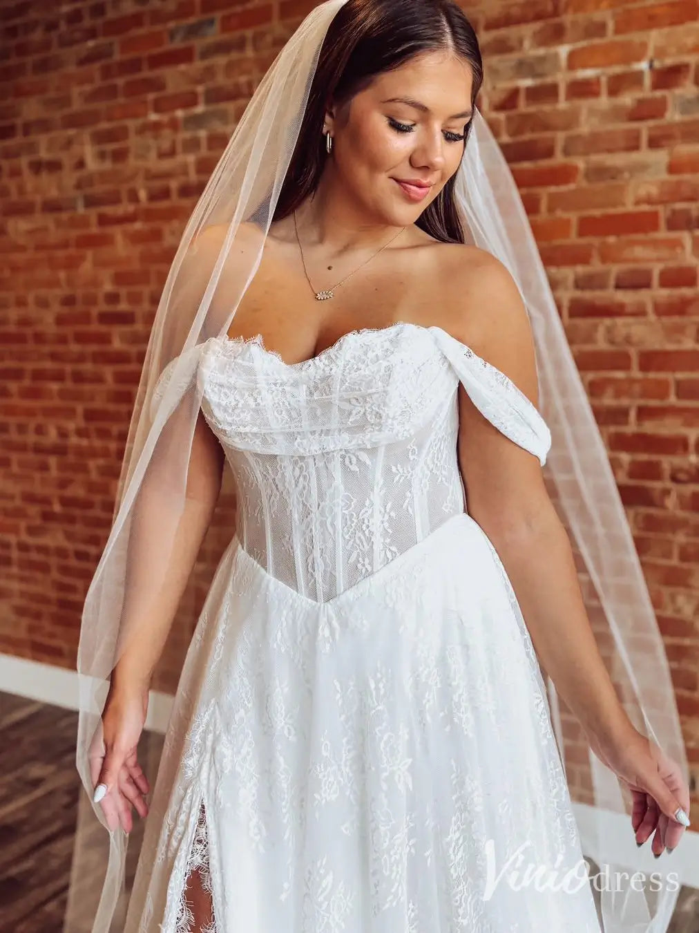 Off Shoulder Lace Basque Waist Wedding Dress with Slit, Veil,Boned Bodice - LC106-wedding dresses 2025 -Viniodress-Ivory-Custom Size-