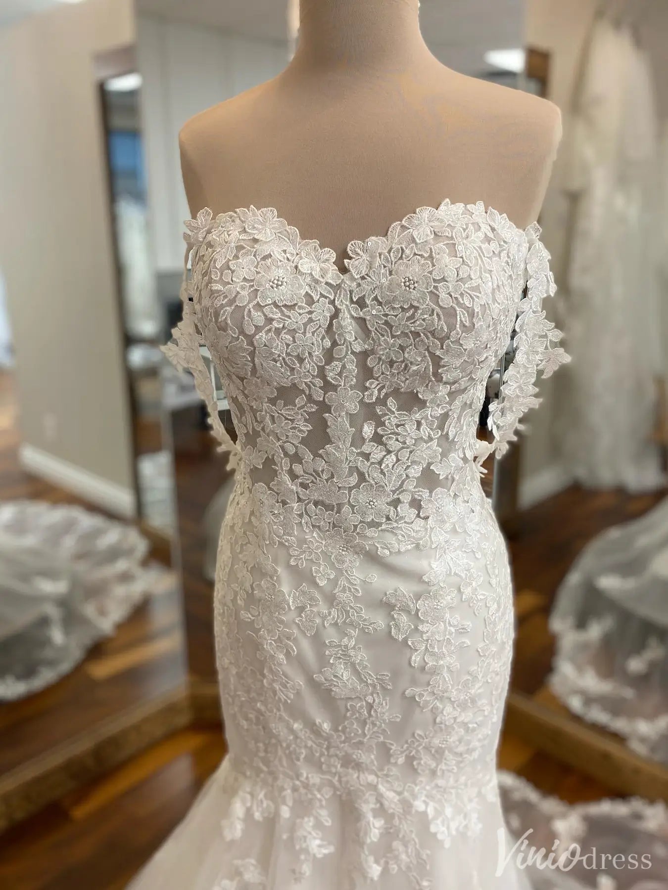 Off-Shoulder Lace Mermaid Wedding Dress with Sheer Bodice and Long Train – VW2567-wedding dresses 2025 -Viniodress-White-Custom Size-