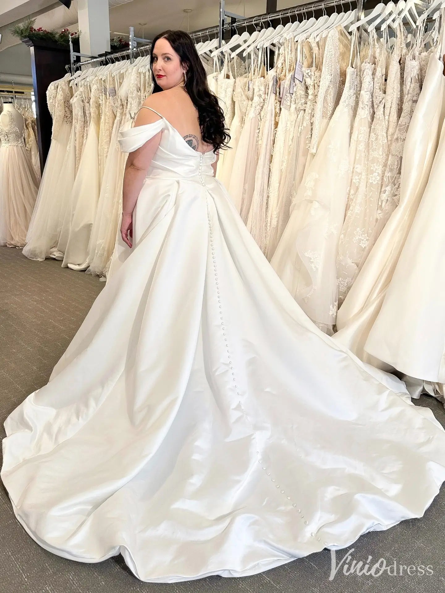 Off Shoulder Satin Simple Wedding Dress with Pockets, Plus Size, Cowl Neckline – VW2590-wedding dresses 2025 -Viniodress-Ivory-Custom Size-