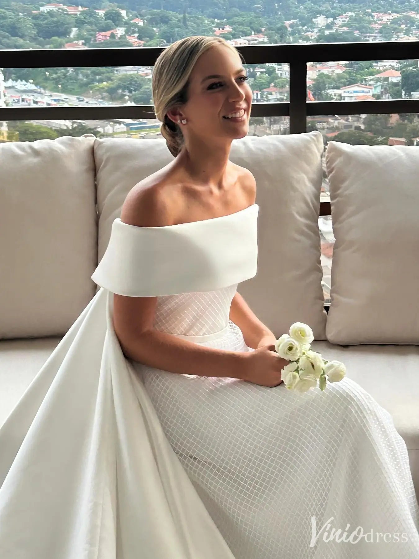 Off Shoulder Wedding Dress with Folded Neckline, Grid Tulle Skirt, and Removable Train – VW2579-wedding dresses 2025 -Viniodress-White-Custom Size-