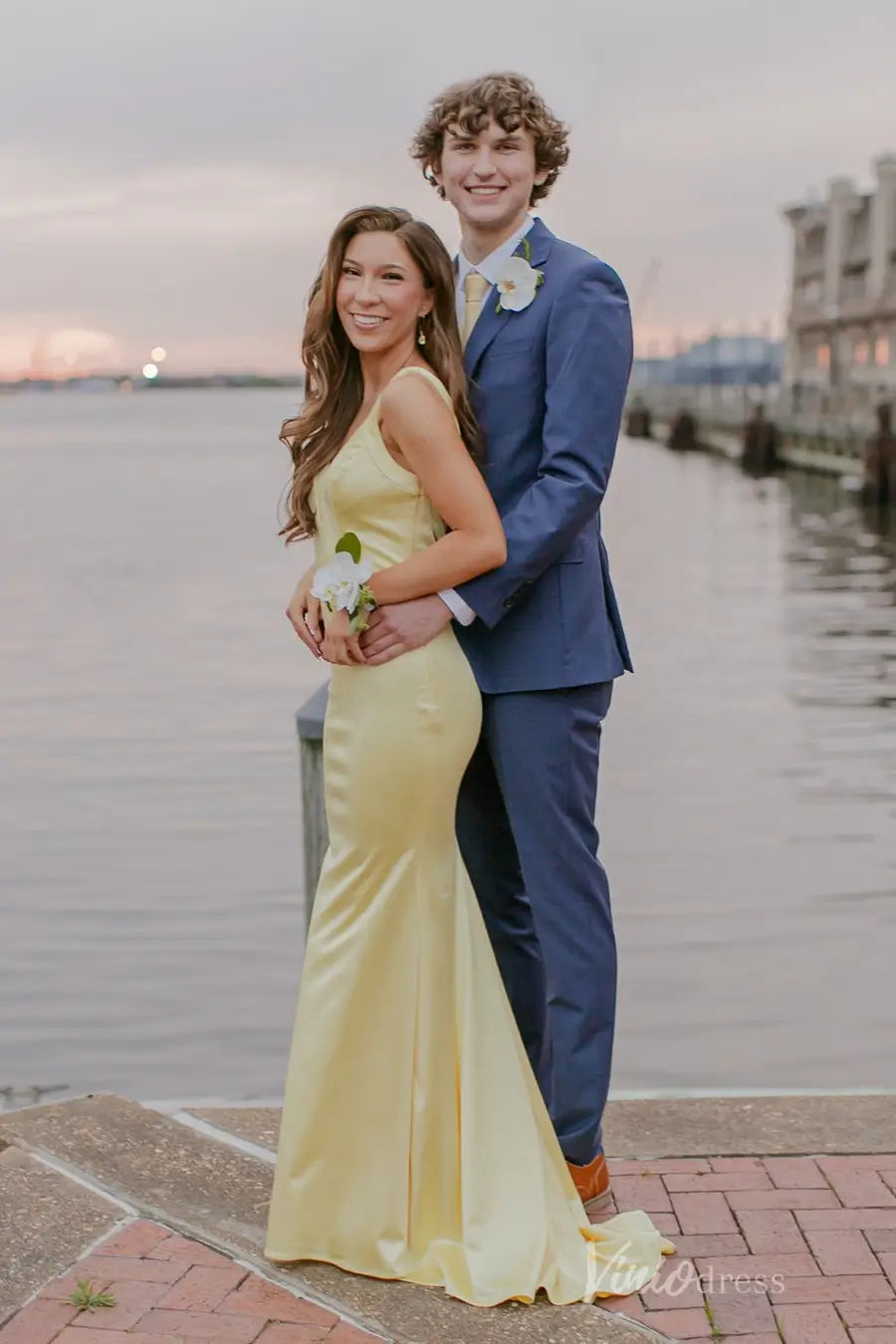 Pale Yellow Satin Prom Dress Sleek Backless Sheath Evening Gown– SS048-prom dresses 2025 -Viniodress-Yellow-Custom Size-