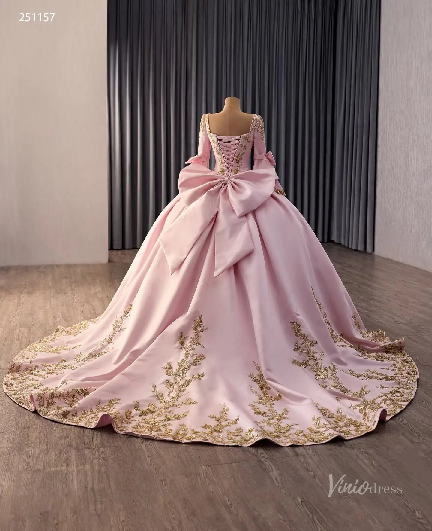 Pink Gold Appliqué Quinceañera Ball Gown with Corset Bodice & Oversized Bow – 251157-Quinceanera Dresses 2026-Viniodress-Pink-Custom Size – Add Measurements in Cart-Long Sleeves