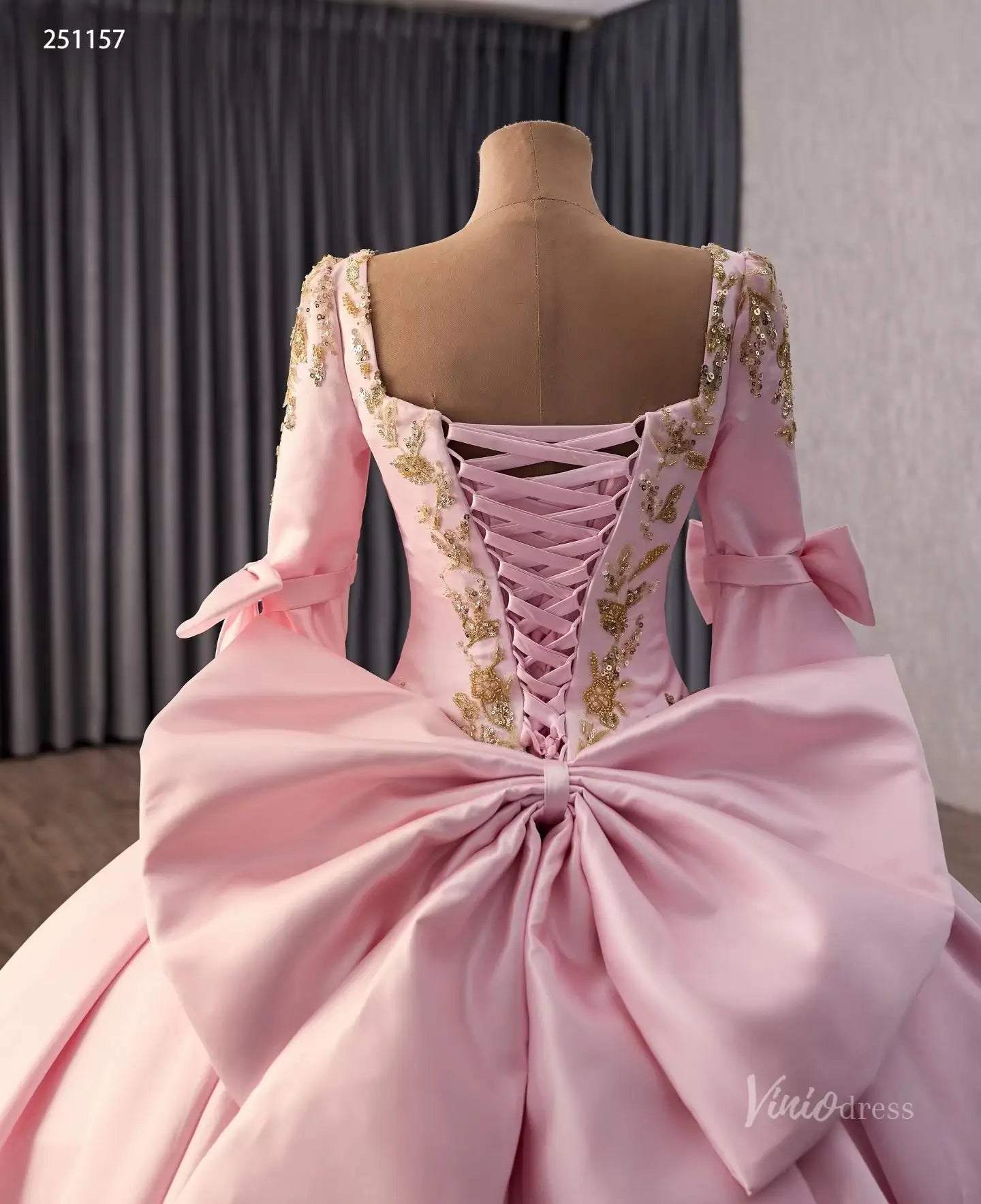 Pink Gold Appliqué Quinceañera Ball Gown with Corset Bodice & Oversized Bow – 251157-Quinceanera Dresses 2026-Viniodress-Pink-Custom Size – Add Measurements in Cart-Long Sleeves