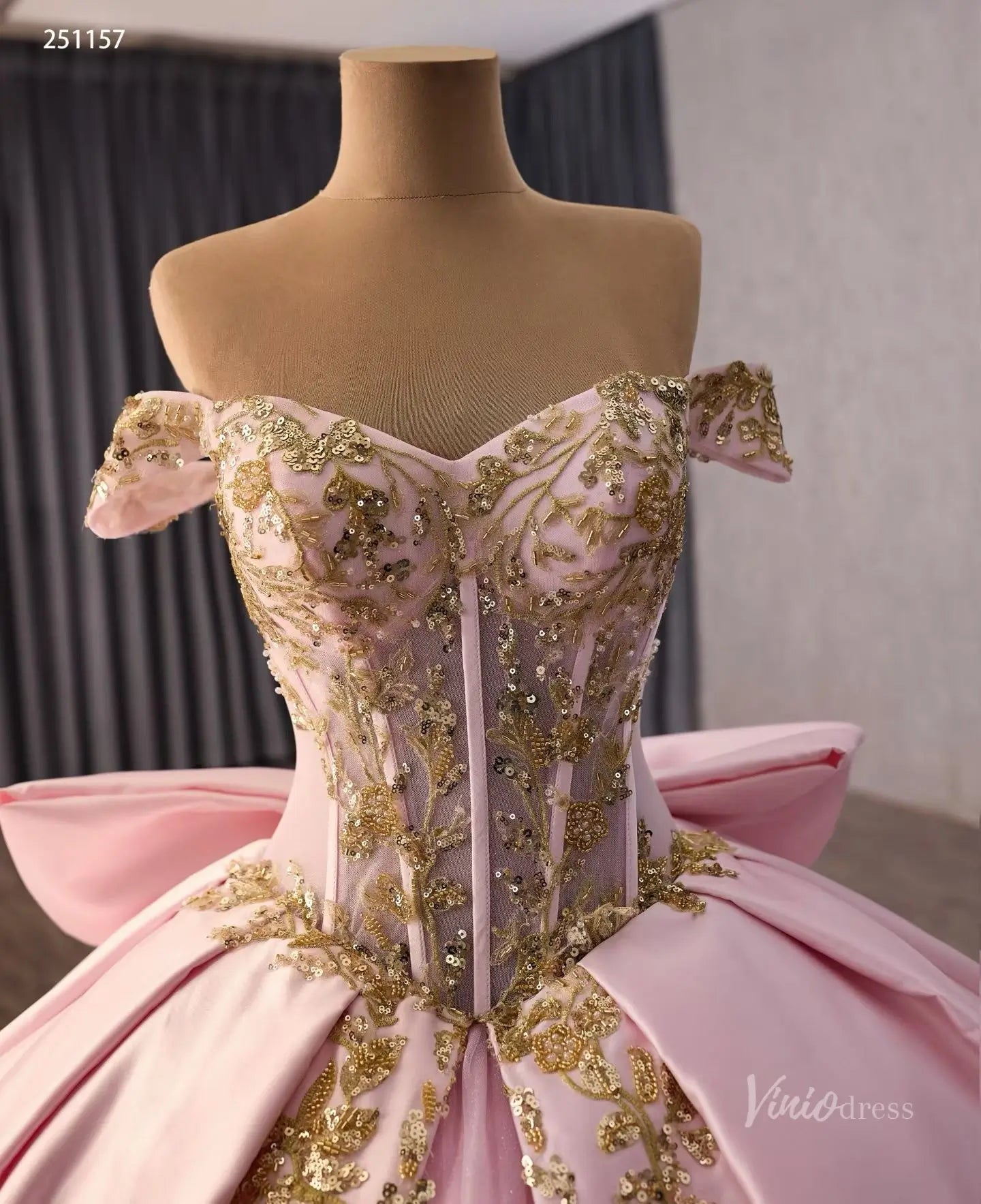 Pink Gold Appliqué Quinceañera Ball Gown with Corset Bodice & Oversized Bow – 251157-Quinceanera Dresses 2026-Viniodress-Pink-Custom Size – Add Measurements in Cart-Long Sleeves