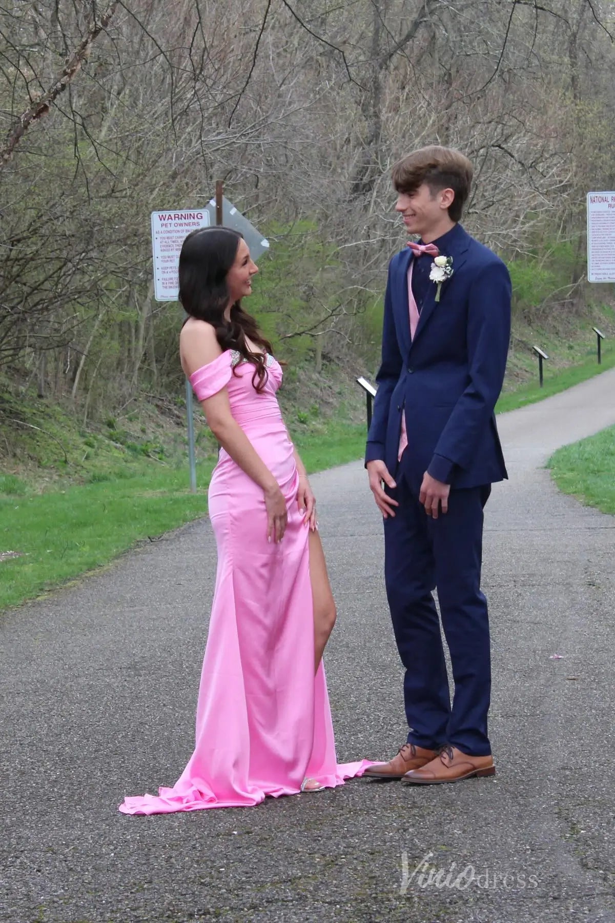 Pink Satin Off-Shoulder Prom Dress with Beaded Sweetheart Neckline, Ruched Bodice, High Slit – SS096-prom dresses 2025 -Viniodress-Pink-Custom Size-