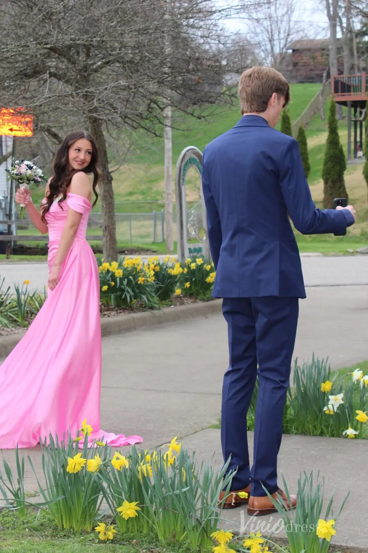 Pink Satin Off-Shoulder Prom Dress with Beaded Sweetheart Neckline, Ruched Bodice, High Slit – SS096-prom dresses 2025 -Viniodress-Pink-Custom Size-