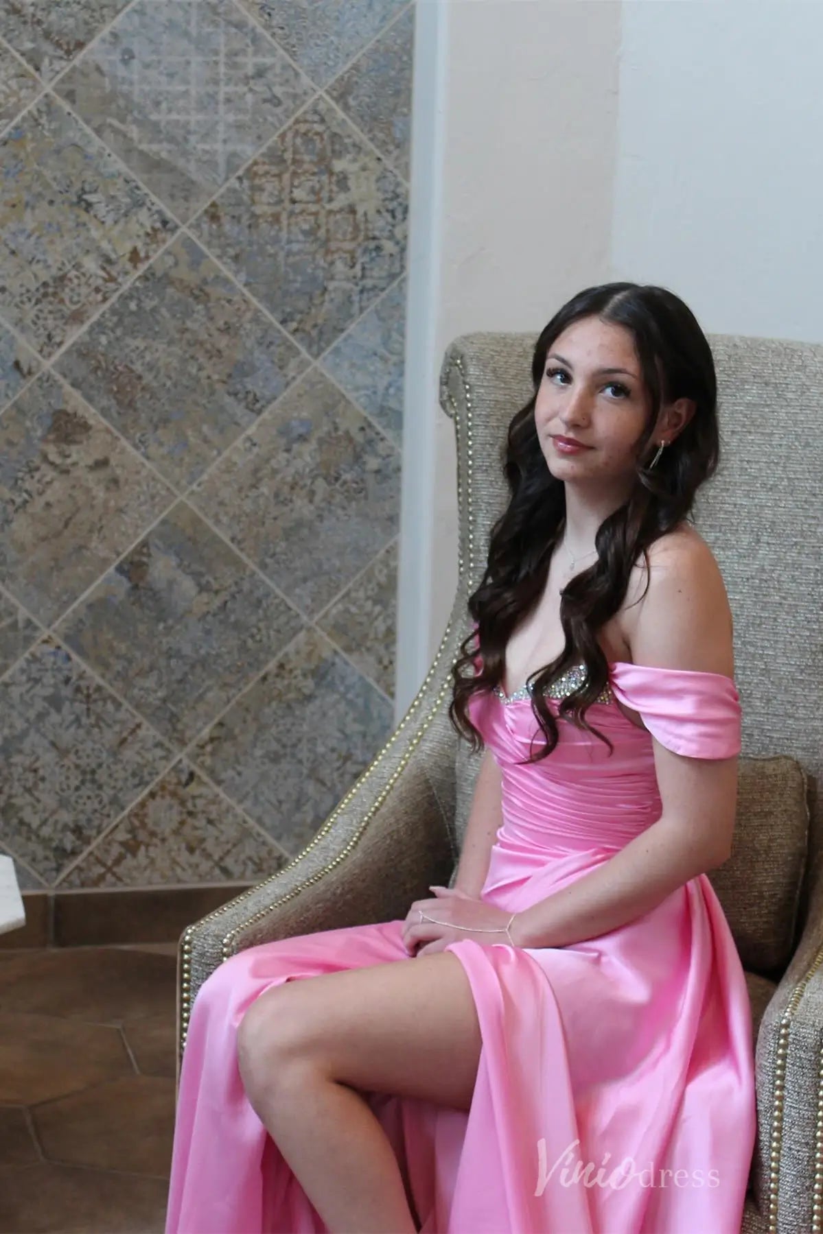 Pink Satin Off-Shoulder Prom Dress with Beaded Sweetheart Neckline, Ruched Bodice, High Slit – SS096-prom dresses 2025 -Viniodress-Pink-Custom Size-