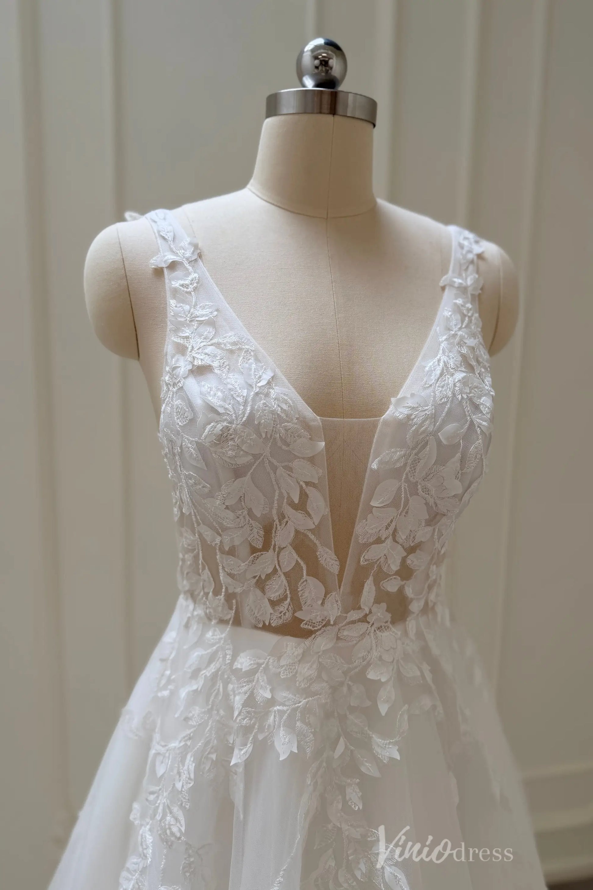 Plunging V-neck A-line Wedding Dresses Ethereal Lace Country Bridal Dresses VW1861-wedding dresses 2025 -Viniodress-Champagne-Custom Size-