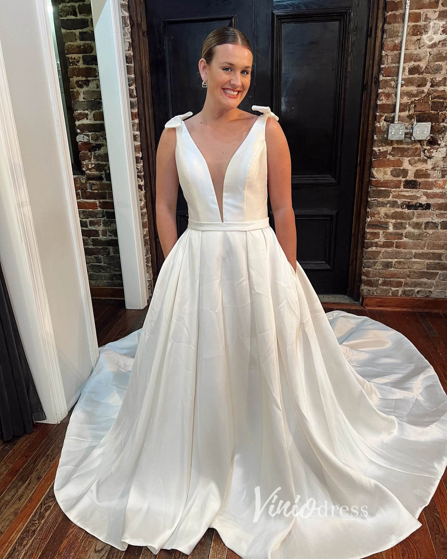 Plunging V-neck Satin Wedding Dresses with Pockets VW2183-wedding dresses 2025 -Viniodress-Ivory-Custom Size-