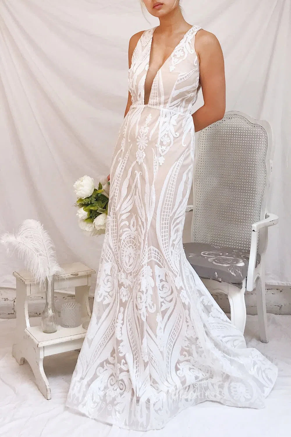 Plunging V-neck Sheath Lace Wedding Dress VW1002-wedding dresses-Viniodress-Viniodress