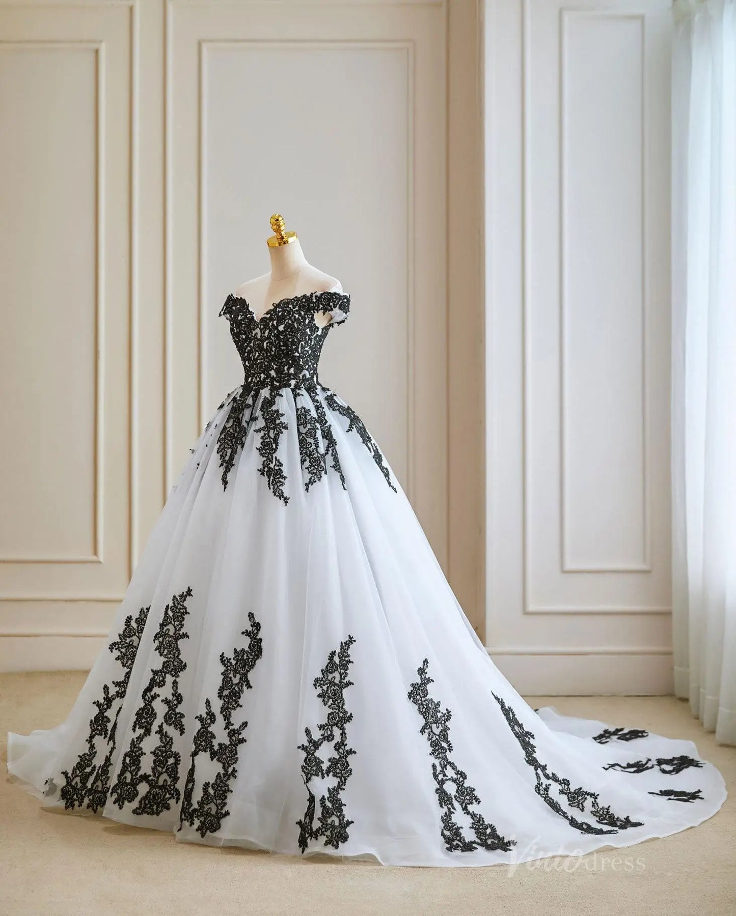 Plus Size Black and White Wedding Dress | Off-the-Shoulder Ball Gown with Corset Back & Lace Appliqués BK101-wedding dresses 2025 -Viniodress-Black-Custom Size-