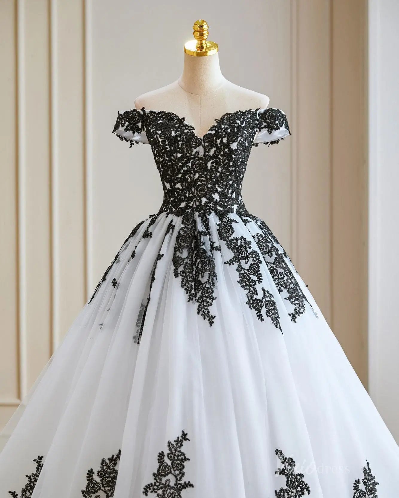 Plus Size Black and White Wedding Dress | Off-the-Shoulder Ball Gown with Corset Back & Lace Appliqués BK101-wedding dresses 2025 -Viniodress-Black-Custom Size-