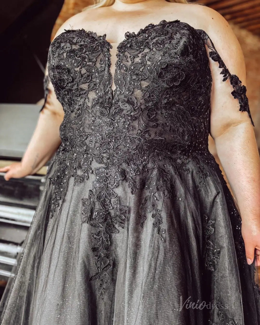Plus Size Black Wedding Dress | Off-the-Shoulder A-Line Gown with Lace Appliqués, Chapel Train BK107-wedding dresses 2025 -Viniodress-Black-Custom Size-