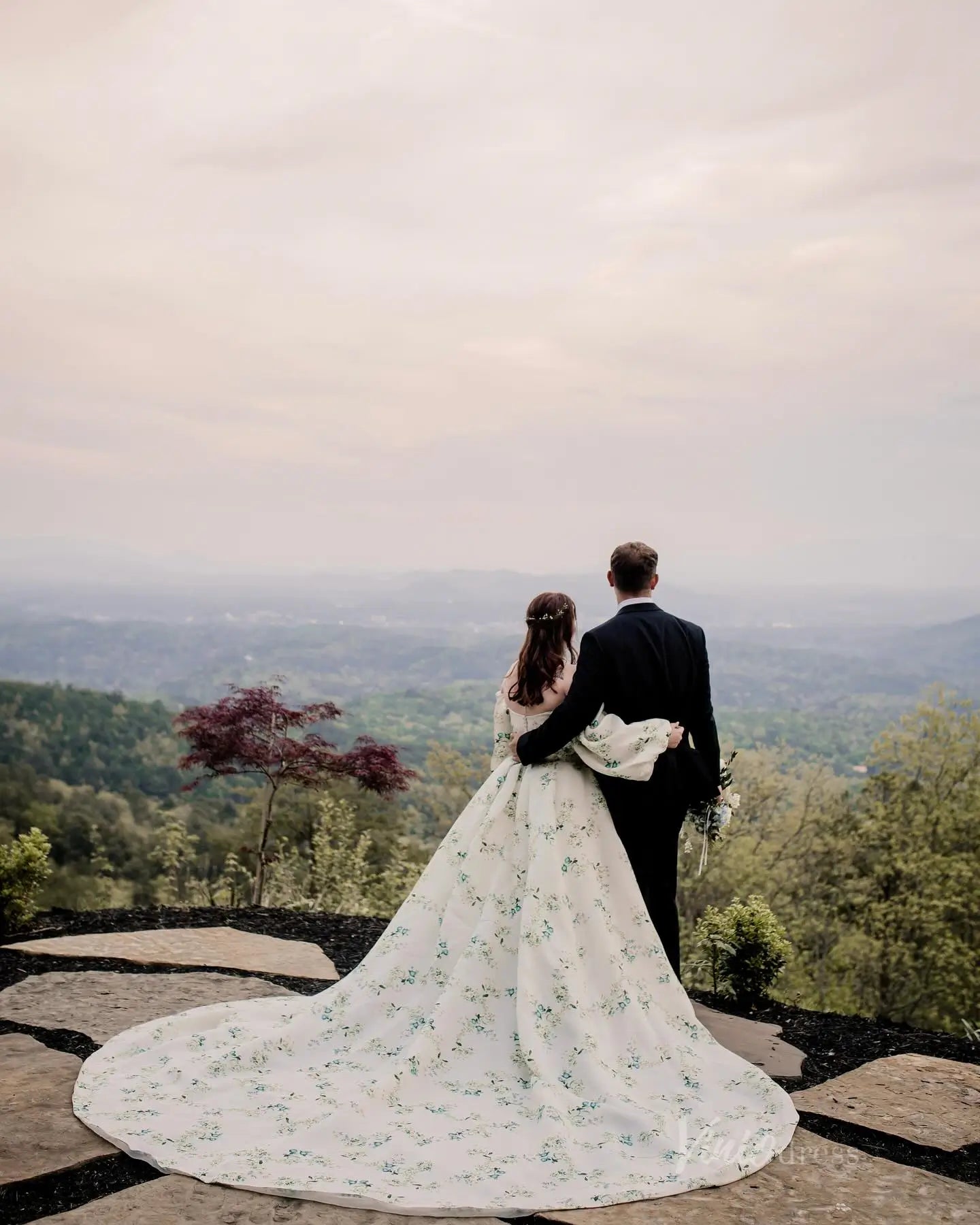 Plus Size Green Floral Wedding Dress | Off-the-Shoulder Gown with Puff Sleeves,Bows, Cathedral Train FW130-wedding dresses 2025 -Viniodress-Floral-Custom Size-