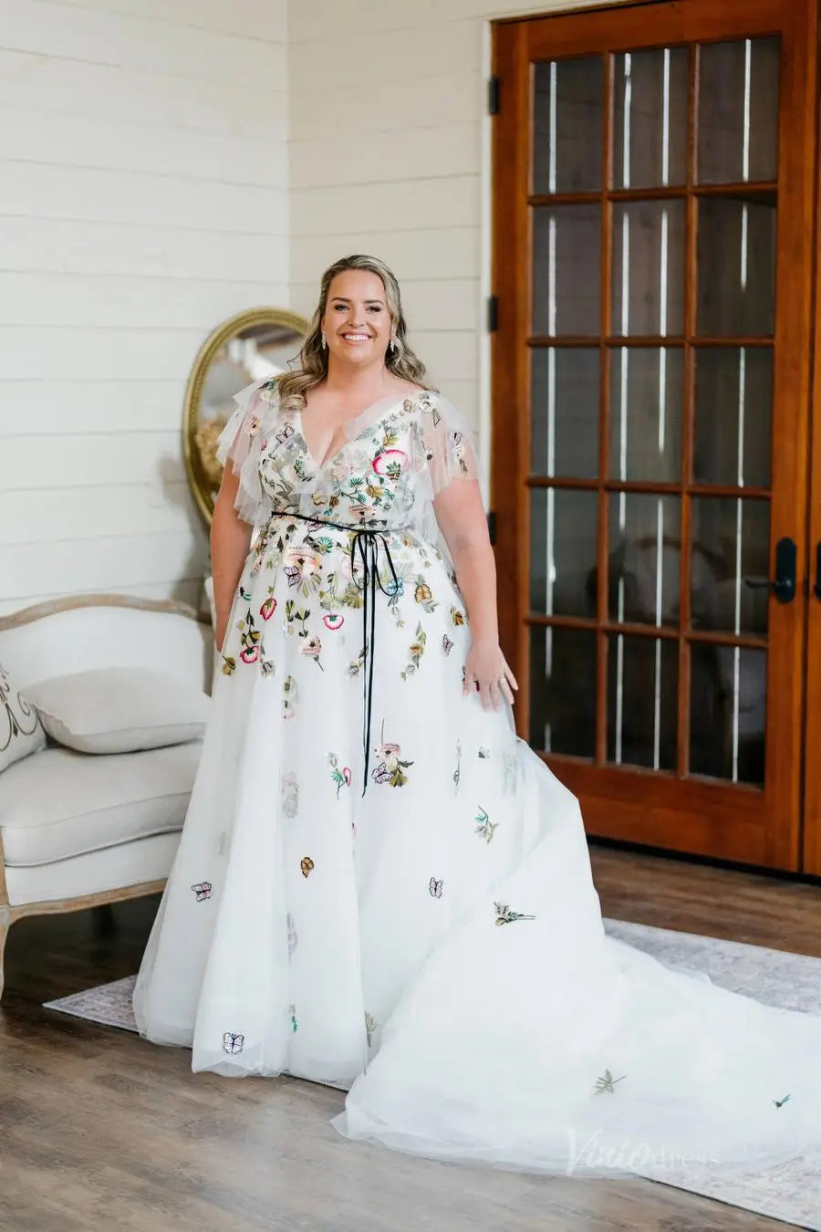 Plus Size Whimsical Wedding Dress Floral Butterfly Embroidery Gown with Green Belt FW131