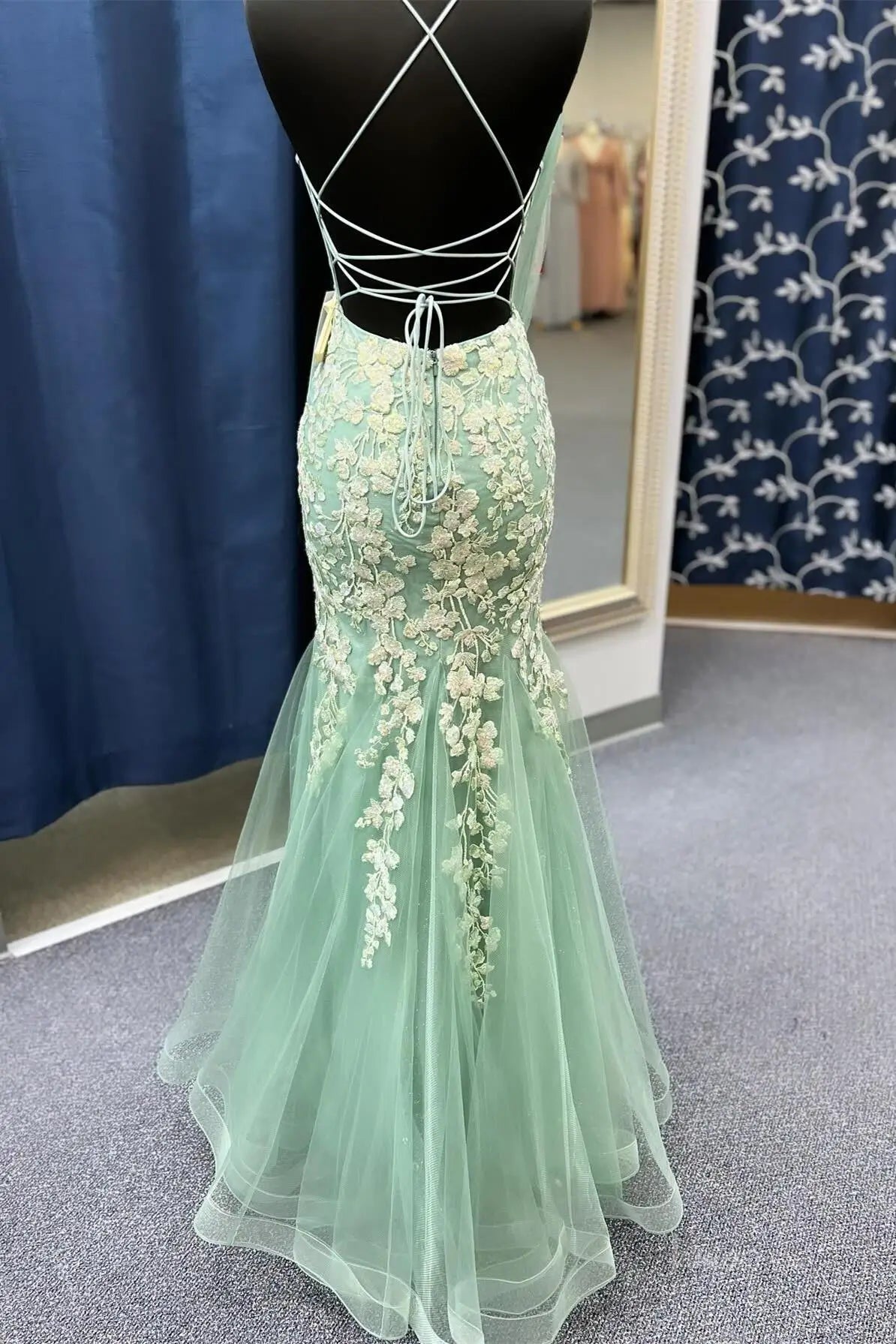 Elegant Lace Mermaid Prom Dresses 2025 with Spaghetti Strap & V - Neck – FD5073 - Viniodressprom dressesGreenCustom Size - Formal Dresses - Ball Gowns