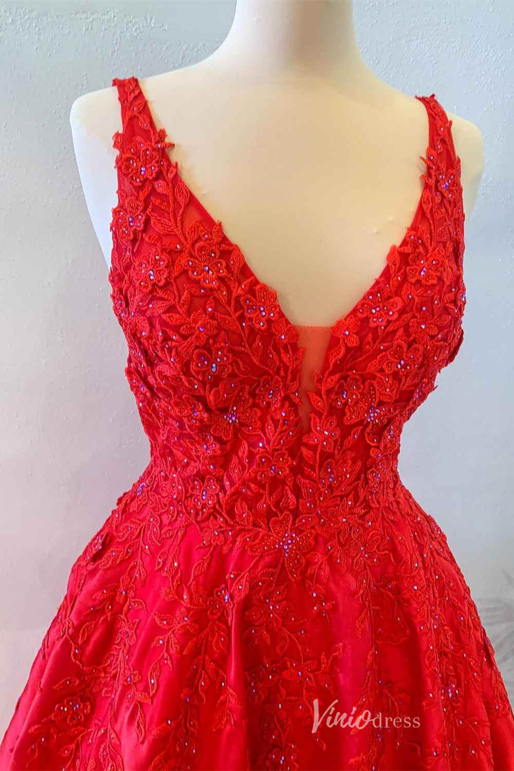 Prom Dress 2025 Red Lace Applique Cheap Prom Dresses Plunging V-Neck Satin Formal Gown FD4094-unique prom dresses-Red-Custom Size-Viniodress