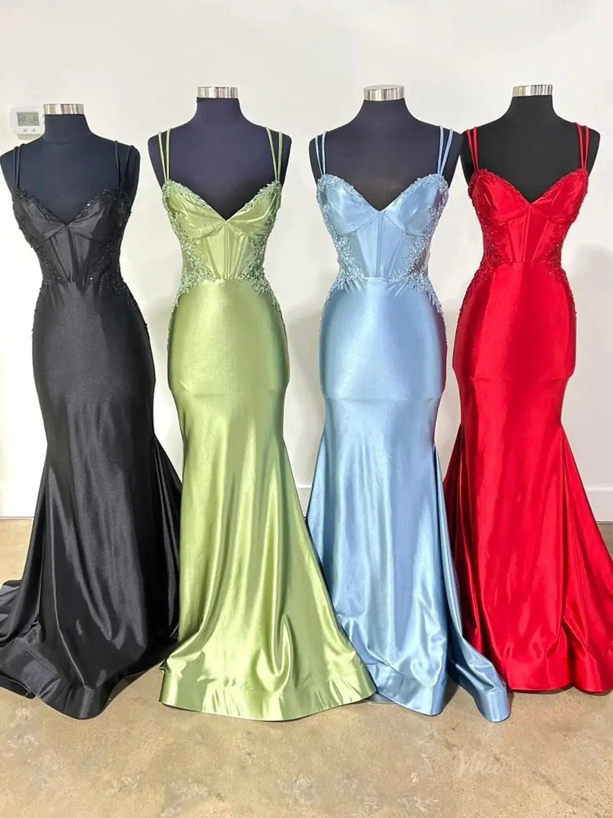 Satin Mermaid Prom Dresses 2025 with Lace Applique, V - Neck & Spaghetti Strap – FD5061 - Viniodressprom dressesGreenCustom Size - Formal Dresses - Ball Gowns