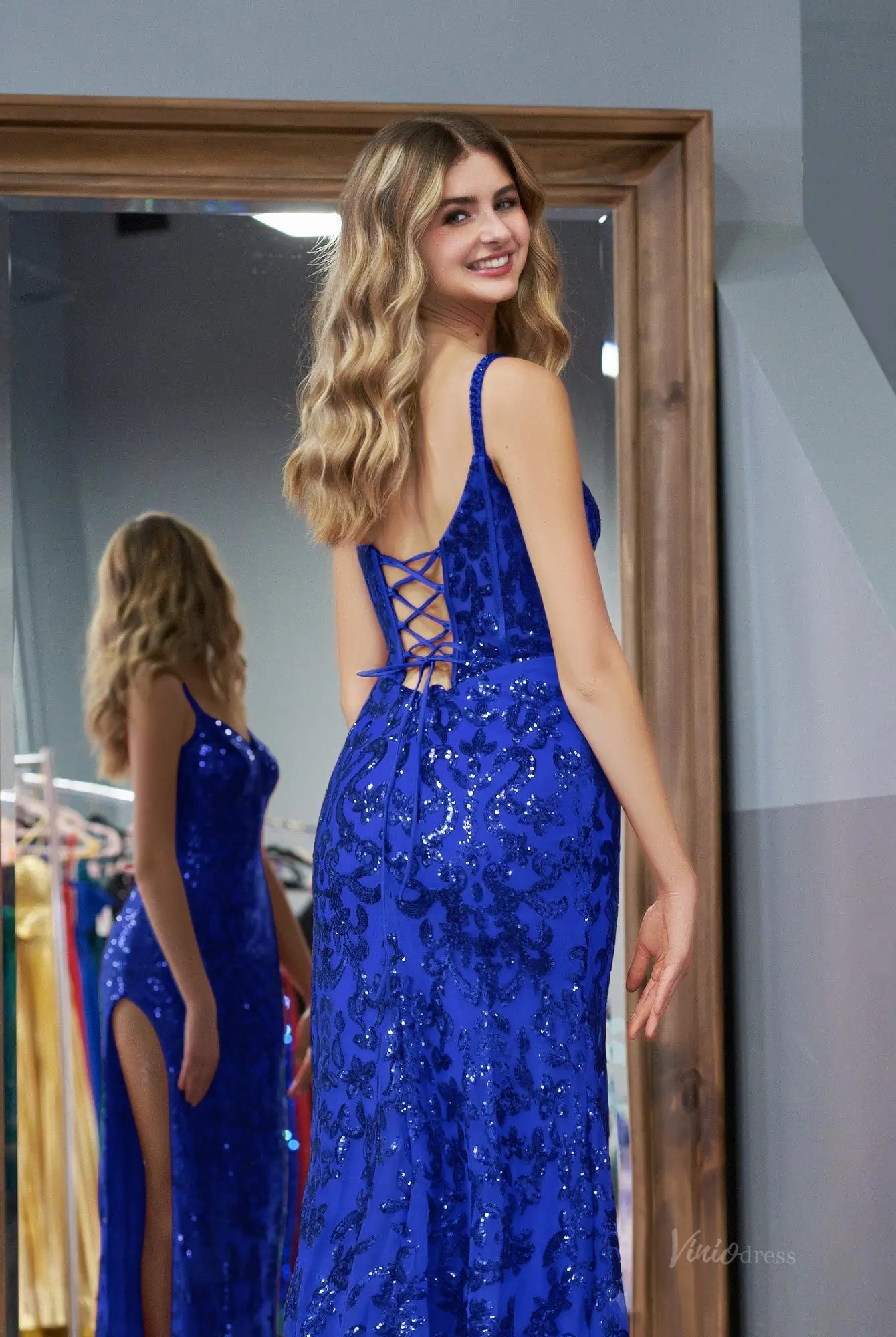 Stunning Sparkly Lace Mermaid Prom Dress 2025 with Slit, Spaghetti Strap & Plunging V-Neck  – FD5032