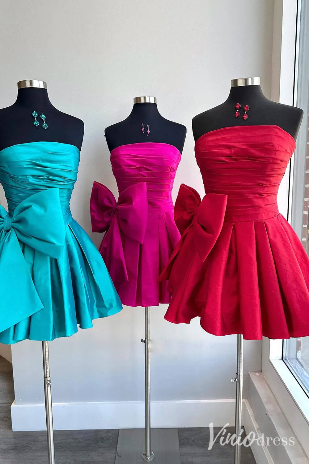 Red Bow-Tie Satin Homecoming Dresses Strapless Ruched Back to School Dress SD1684-Homecoming Dresses 2025 -Viniodress-Red-Custom Size-