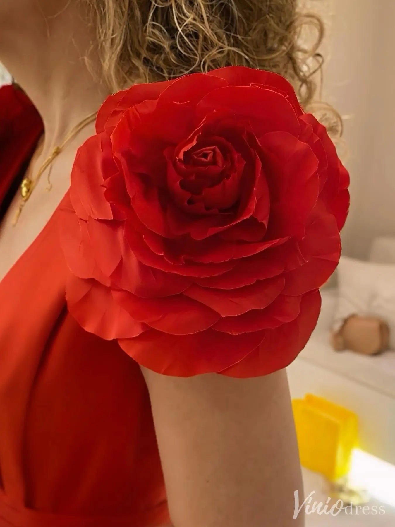 Red Satin Formal Gowns with 3D Flower Shoulder Elegant Evening Dresses V-Neck | IS008-prom dresses 2025 -Viniodress-Red-Custom Size-