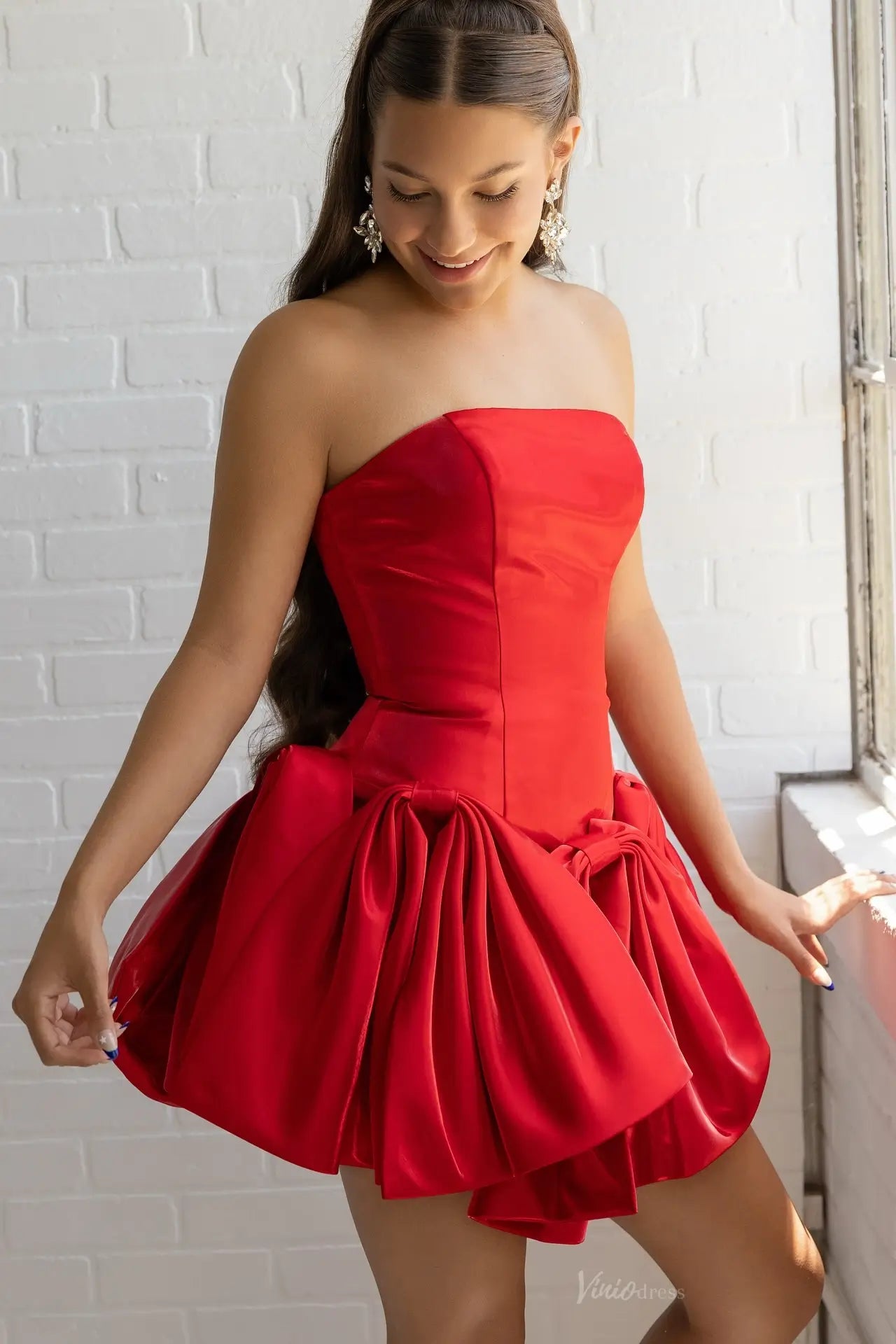 Red Strapless Satin Homecoming Dress with Oversized Bow Bubble Skirt – HS015-prom dresses 2026-Viniodress-Red-Custom Size-