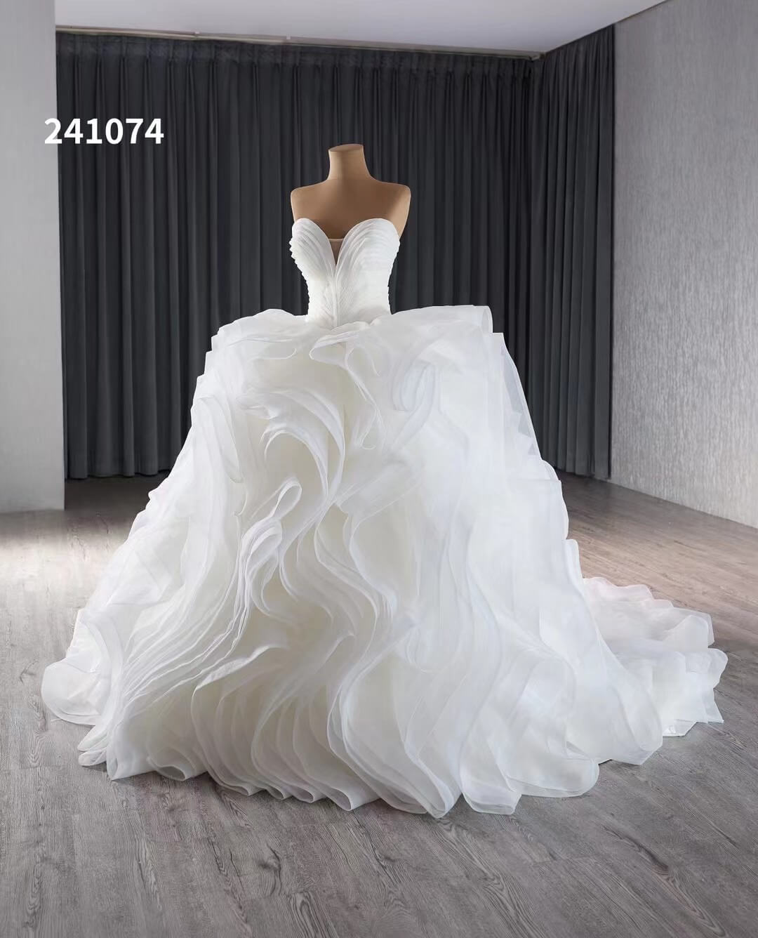 Red Tiered Ruffled Wedding Gowns Strapless Sweetheart Neck Quince Dress 241074-Quinceanera Dresses 2025 -Viniodress-Red-Custom Size-