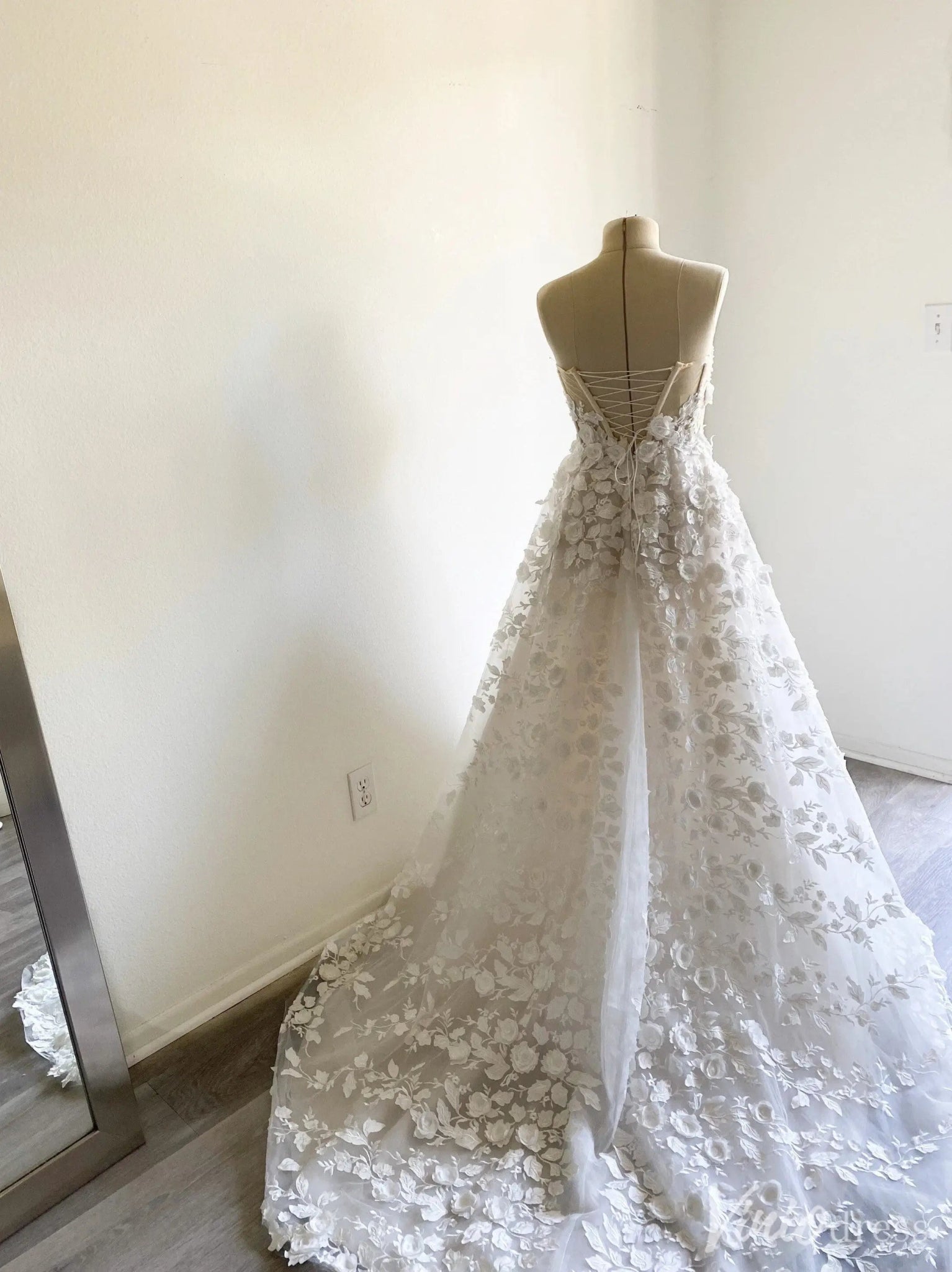 Romantic 3D Floral Lace Wedding Dress with Sheer Corset and Chapel Train – VW2521-wedding dresses 2025 -Viniodress-White-Custom Size-