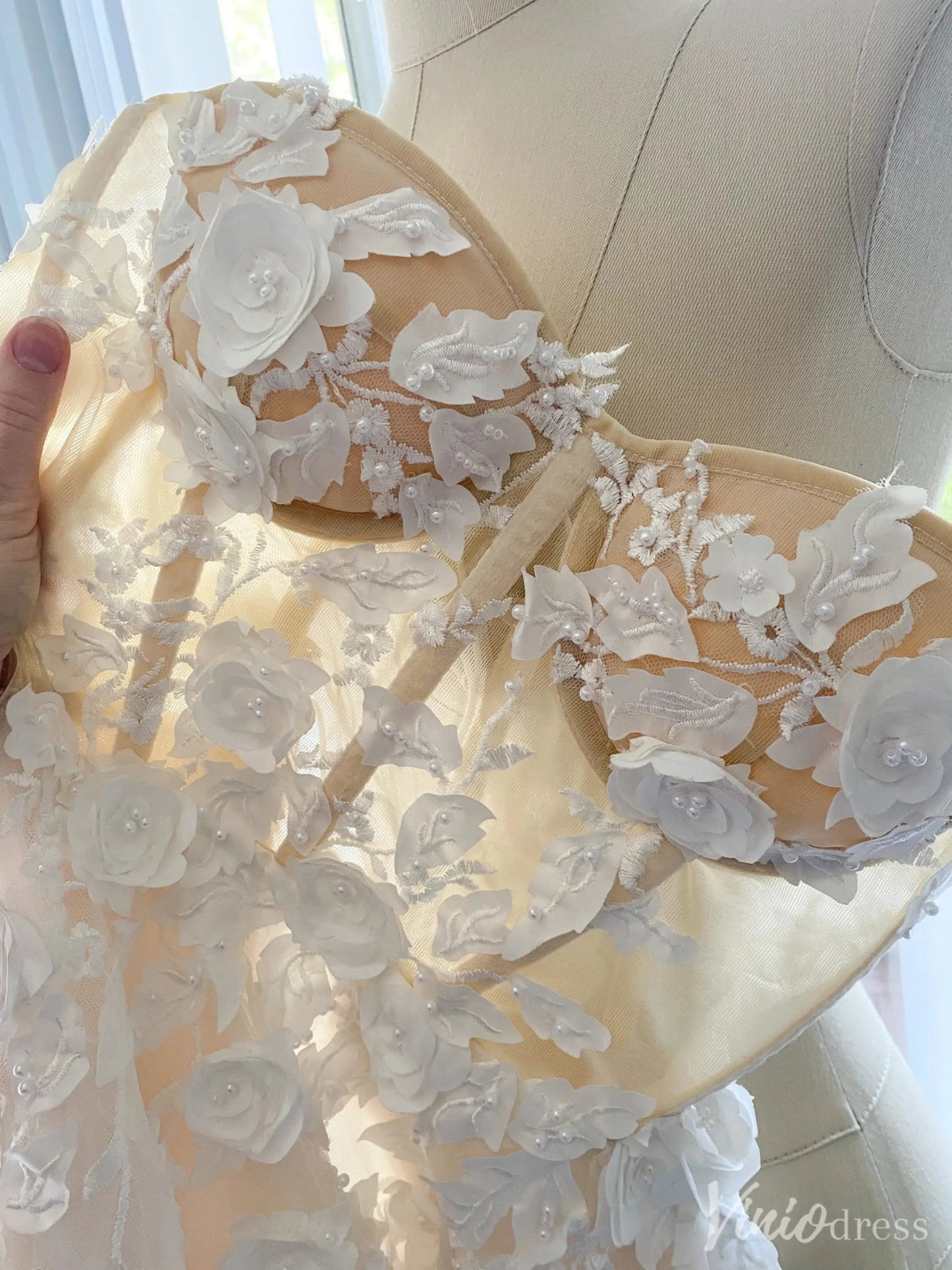 Romantic 3D Floral Lace Wedding Dress with Sheer Corset and Chapel Train – VW2521-wedding dresses 2025 -Viniodress-White-Custom Size-