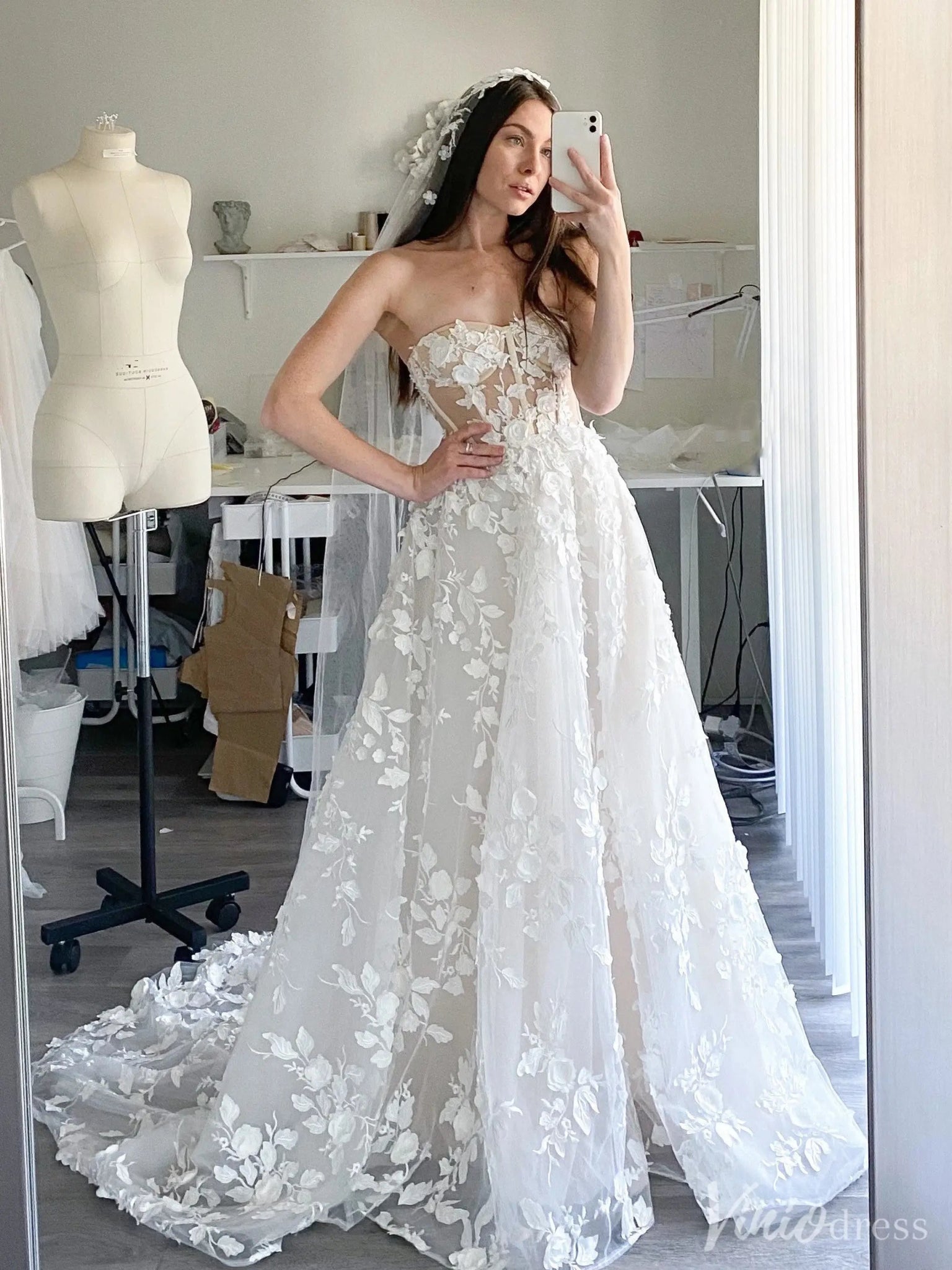 Romantic 3D Floral Lace Wedding Dress with Sheer Corset and Chapel Train – VW2521-wedding dresses 2025 -Viniodress-White-Custom Size-