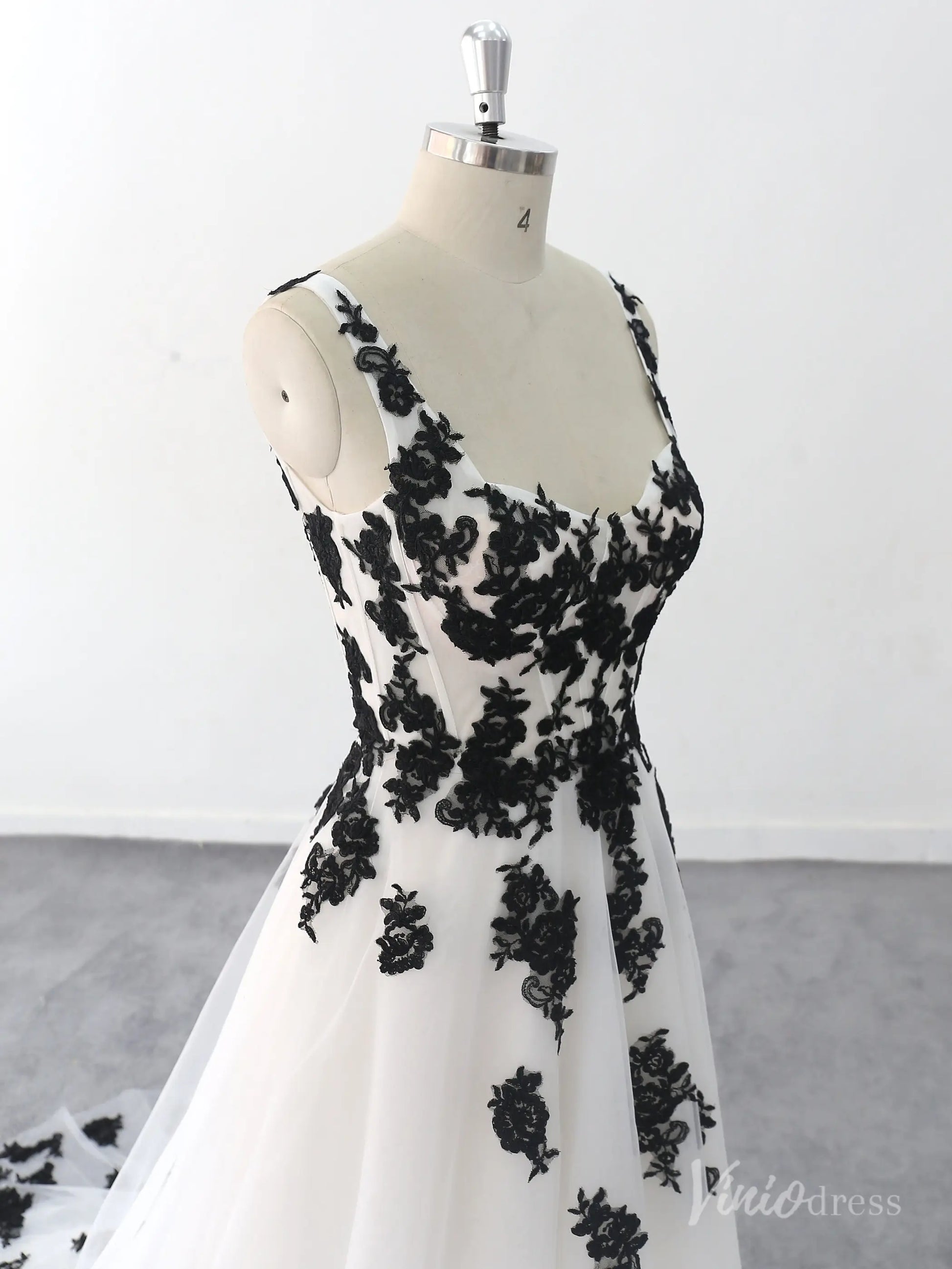 Romantic Black Lace Appliqued White Wedding Dress with Scoop Neckline and Chapel Train – BK121-wedding dresses 2025 -Viniodress-Ivory-Custom Size-