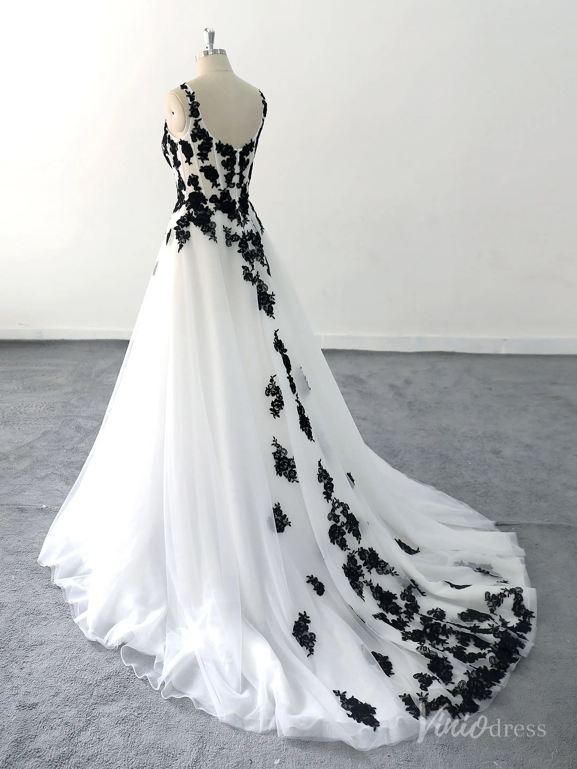 Romantic Black Lace Appliqued White Wedding Dress with Scoop Neckline and Chapel Train – BK121-wedding dresses 2025 -Viniodress-Ivory-Custom Size-