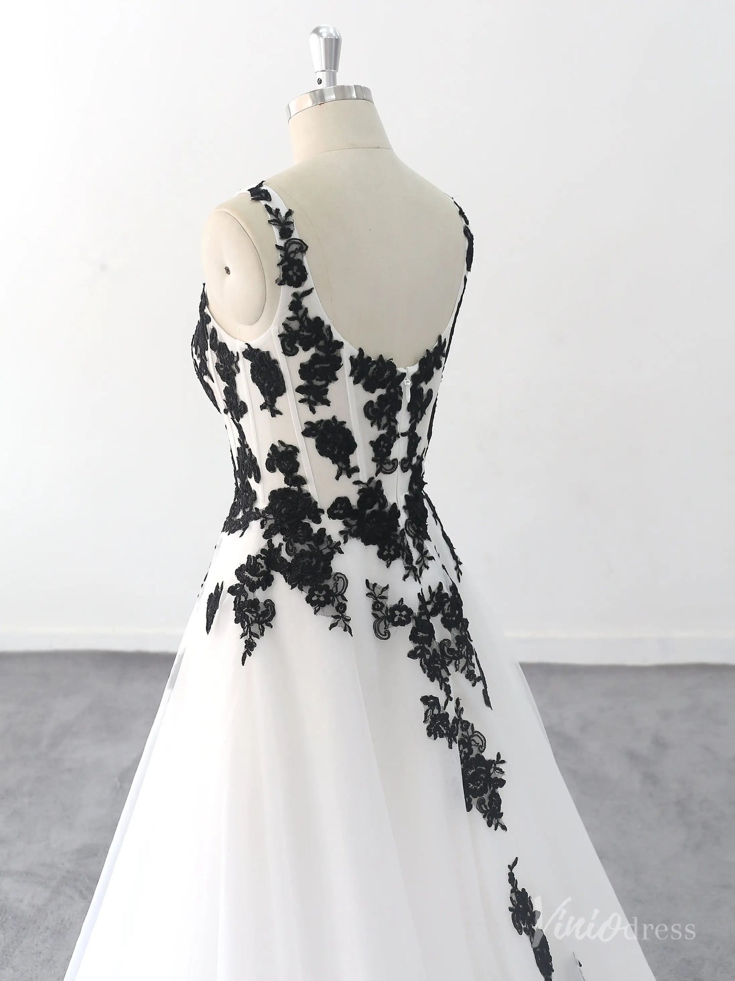 Romantic Black Lace Appliqued White Wedding Dress with Scoop Neckline and Chapel Train – BK121-wedding dresses 2025 -Viniodress-Ivory-Custom Size-
