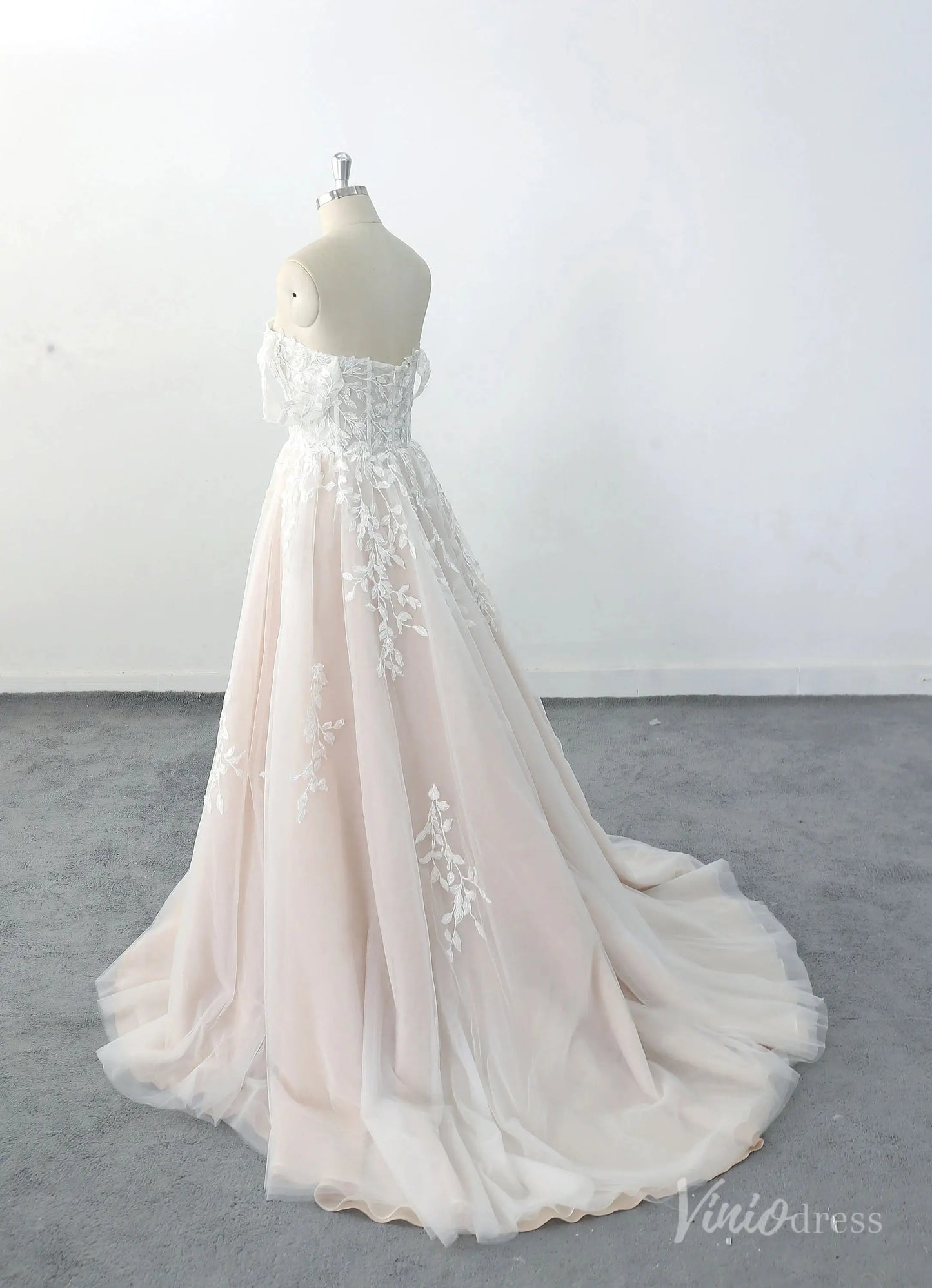 Romantic Blush Off-Shoulder Wedding Dress with Sheer Corset Bodice, Floral Lace Appliqués & Chapel Train – LA140-wedding dresses 2025 -Viniodress-Blush-Custom Size-