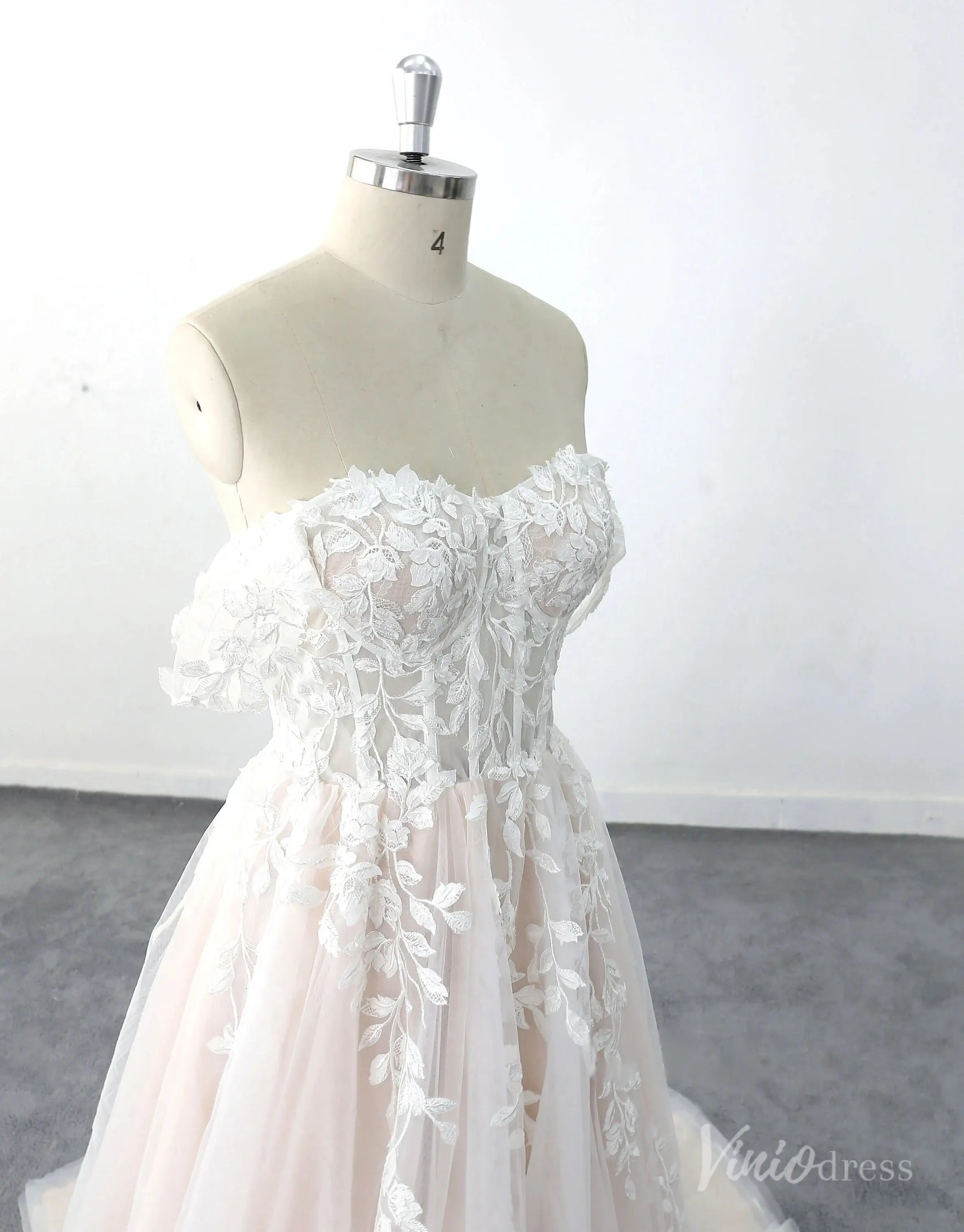 Romantic Blush Off-Shoulder Wedding Dress with Sheer Corset Bodice, Floral Lace Appliqués & Chapel Train – LA140-wedding dresses 2025 -Viniodress-Blush-Custom Size-
