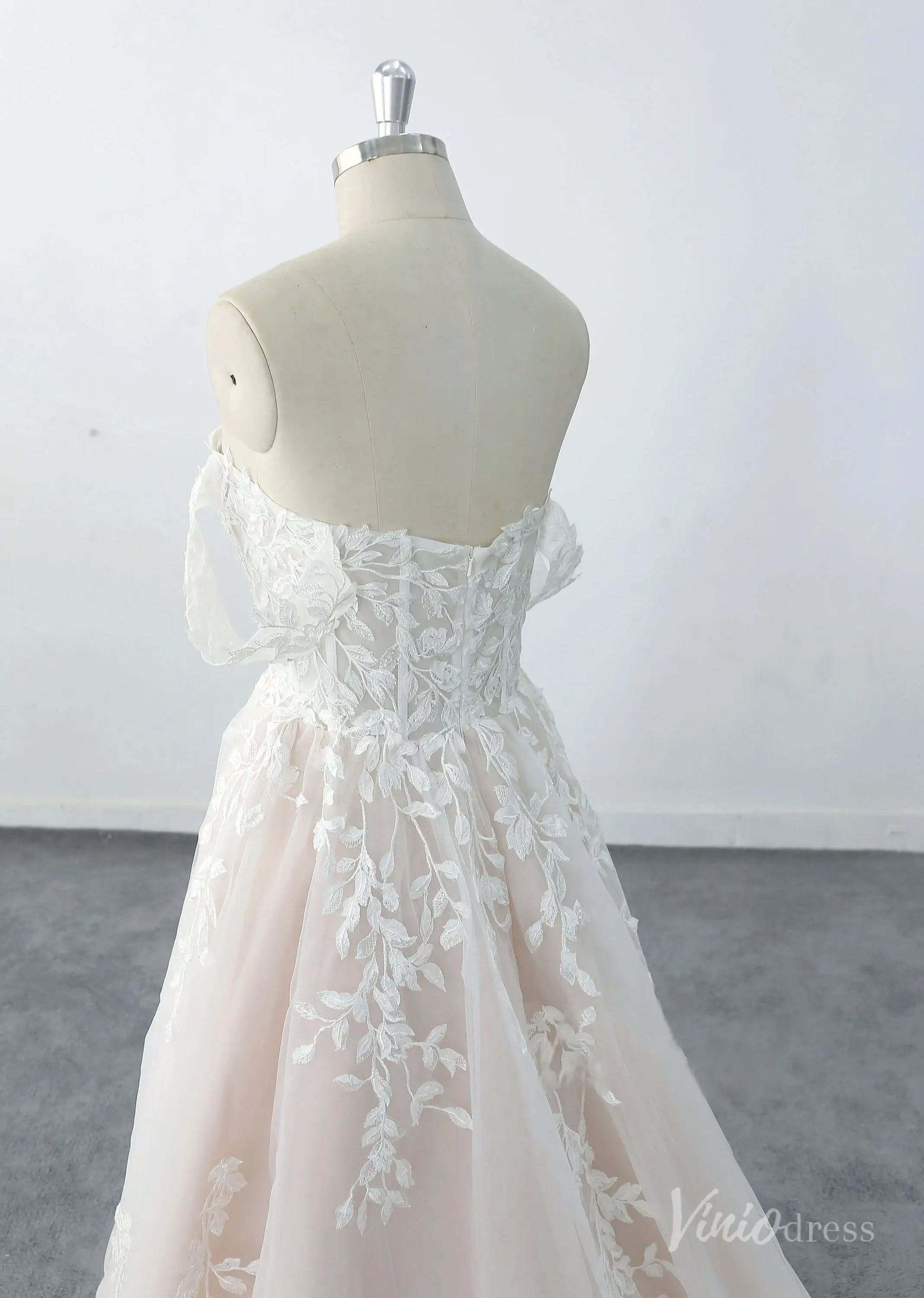 Romantic Blush Off-Shoulder Wedding Dress with Sheer Corset Bodice, Floral Lace Appliqués & Chapel Train – LA140-wedding dresses 2025 -Viniodress-Blush-Custom Size-