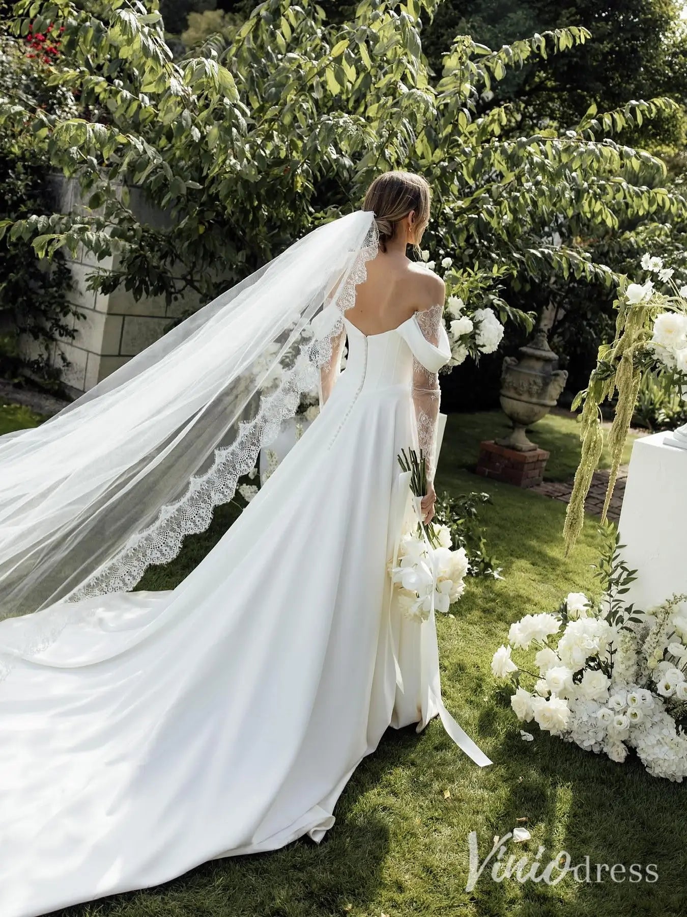 Romantic Crepe Wedding Dress with Basque Waist, Lace Sleeves & Slit Skirt – MN102-wedding dresses 2025 -Viniodress-Ivory-Custom Size-