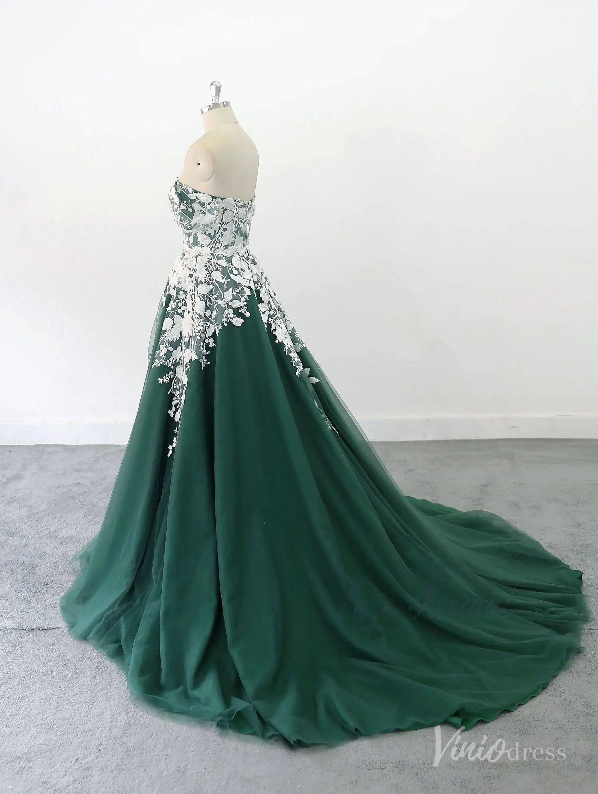 Romantic Emerald Green Wedding Dress with Off-Shoulder Lace Appliqués, Sweetheart Neckline & Chapel Train – FW236-wedding dresses 2025 -Viniodress-Emerald-Custom Size-