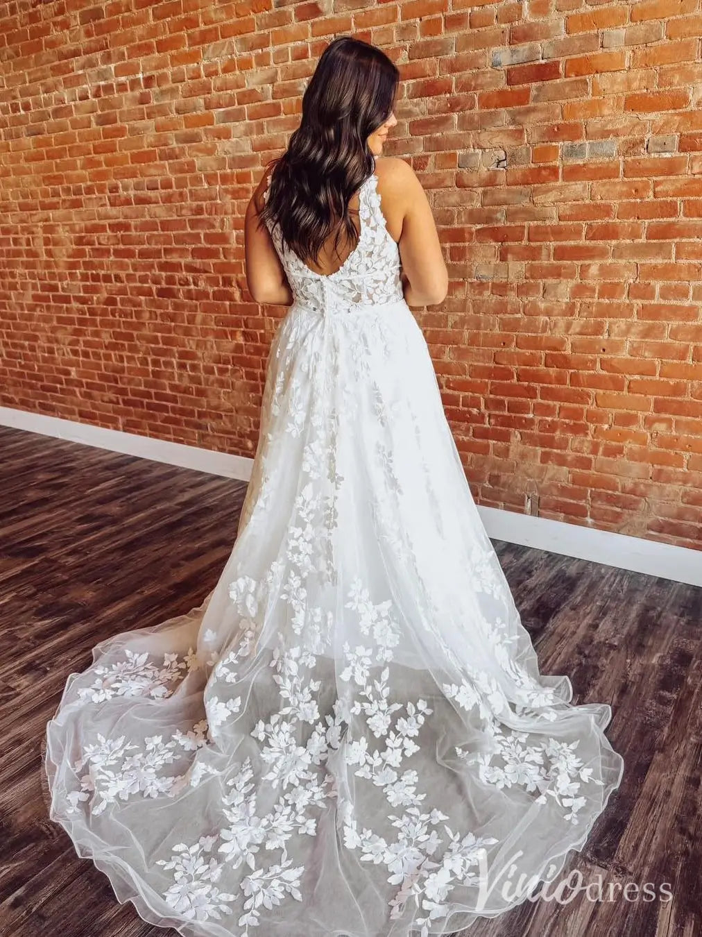 Romantic Floral Lace A-Line Wedding Dress with Plunging V-Neck and Chapel Train – LA120-wedding dresses 2025 -Viniodress-Ivory-Custom Size-